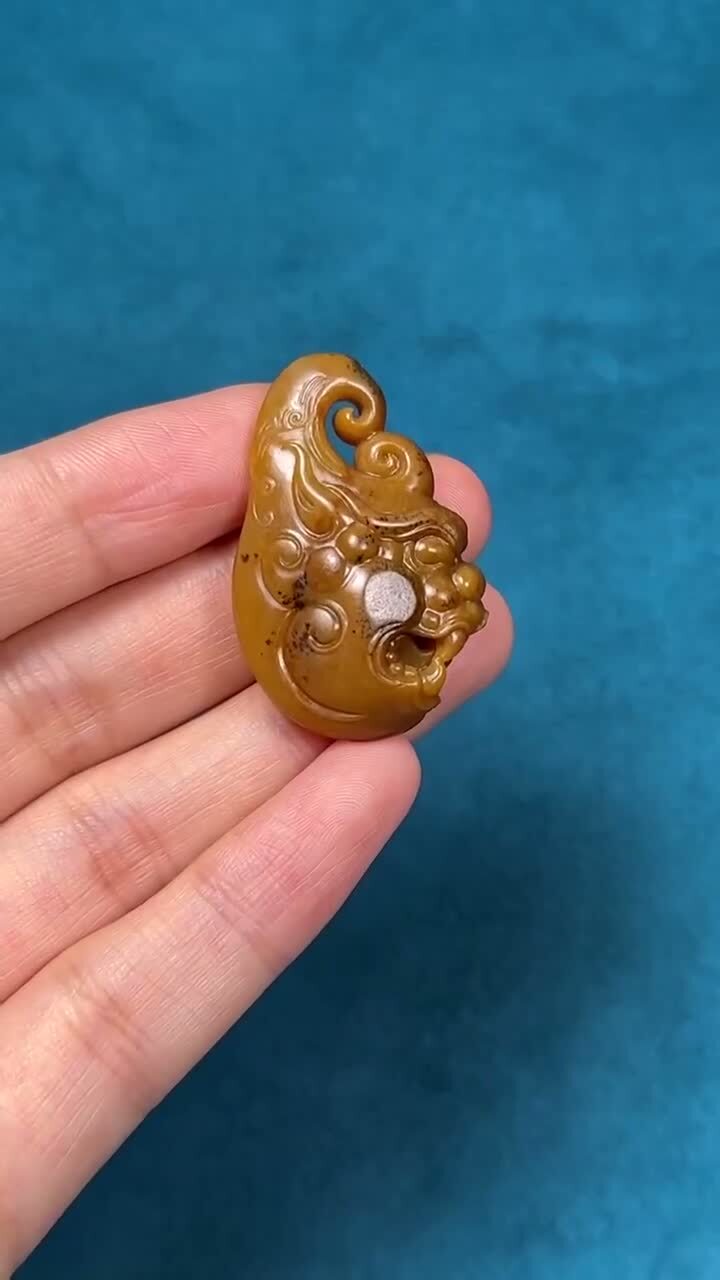 911218 和田玉籽料黃沁瑞獸納福