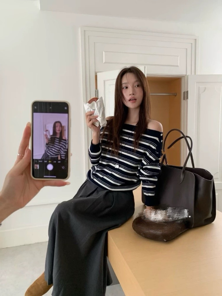 811 一字領肩釦針織上衣