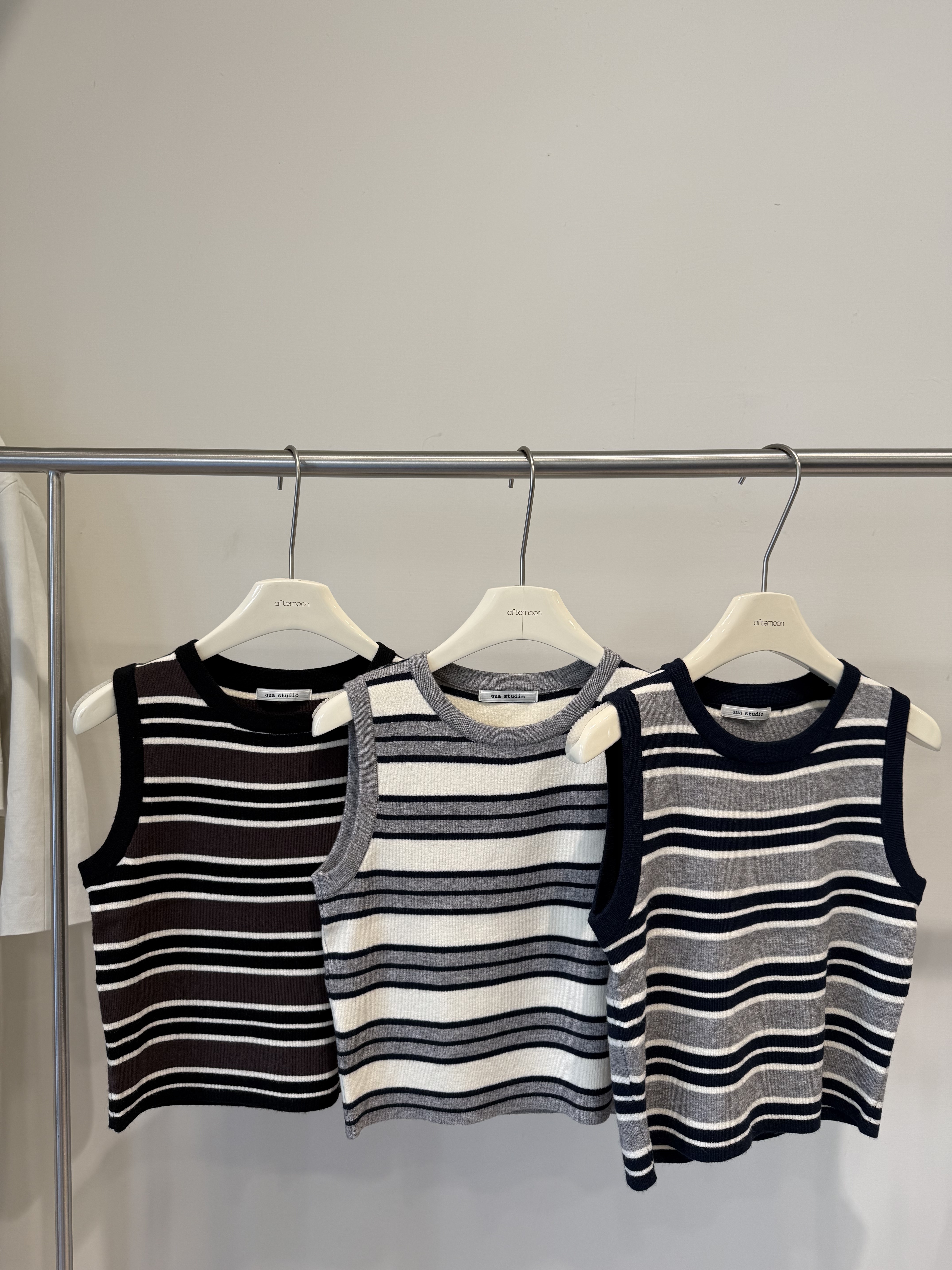 021 條紋撞色邊針織背心