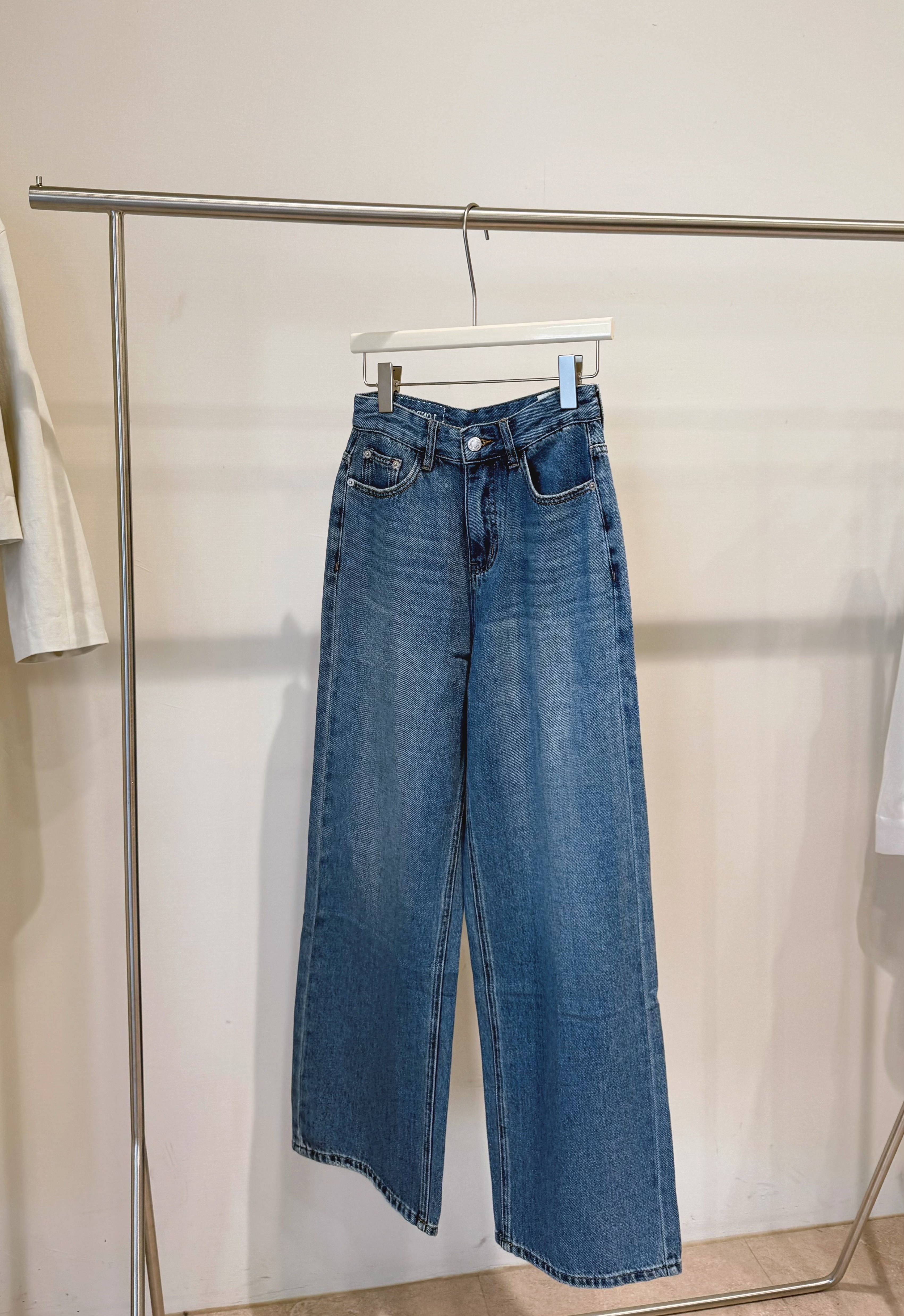 6515 人氣款直筒軟料牛仔褲