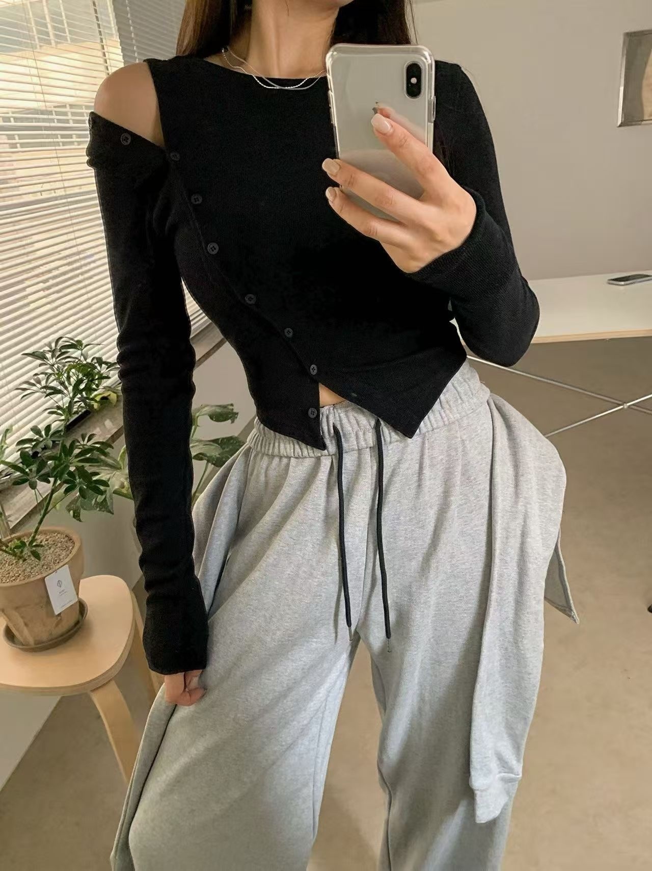 正韓斜釦露肩上衣