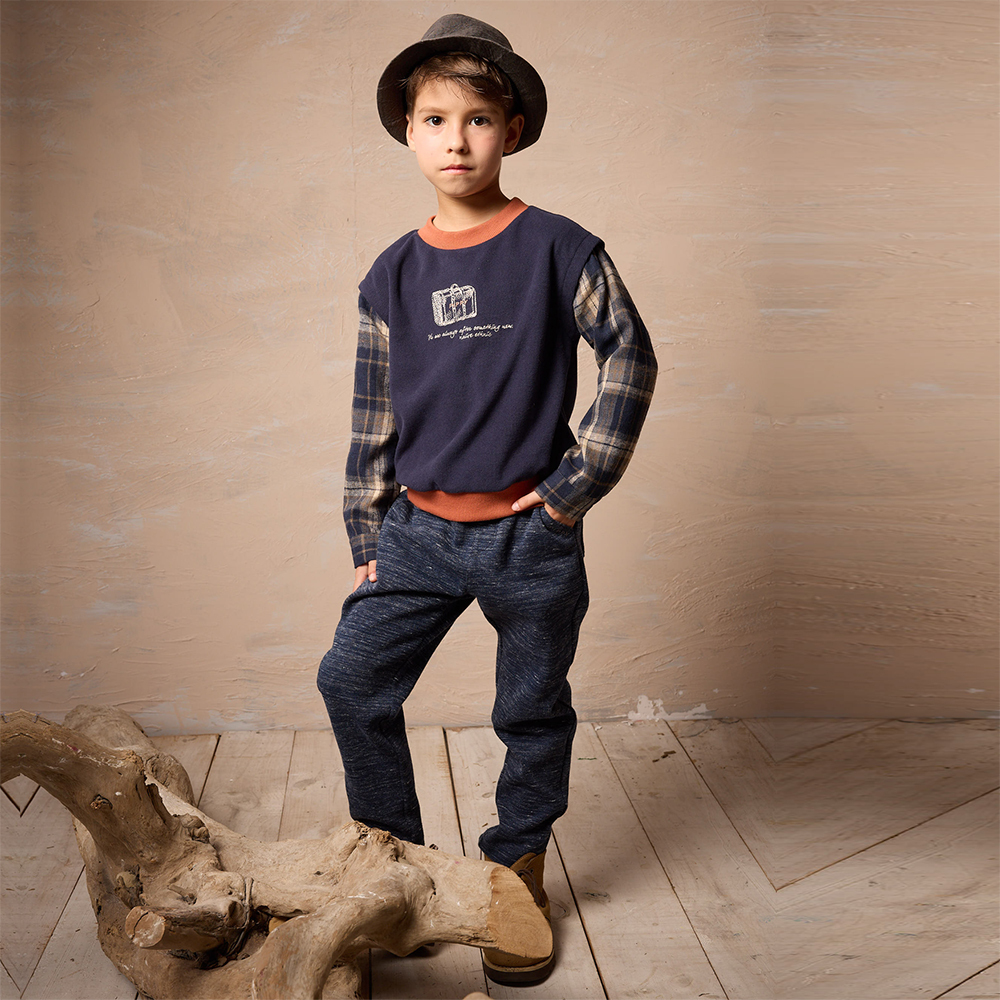 PIPPY 雅緻皮箱繡花假兩件圓領長袖上衣 丈青