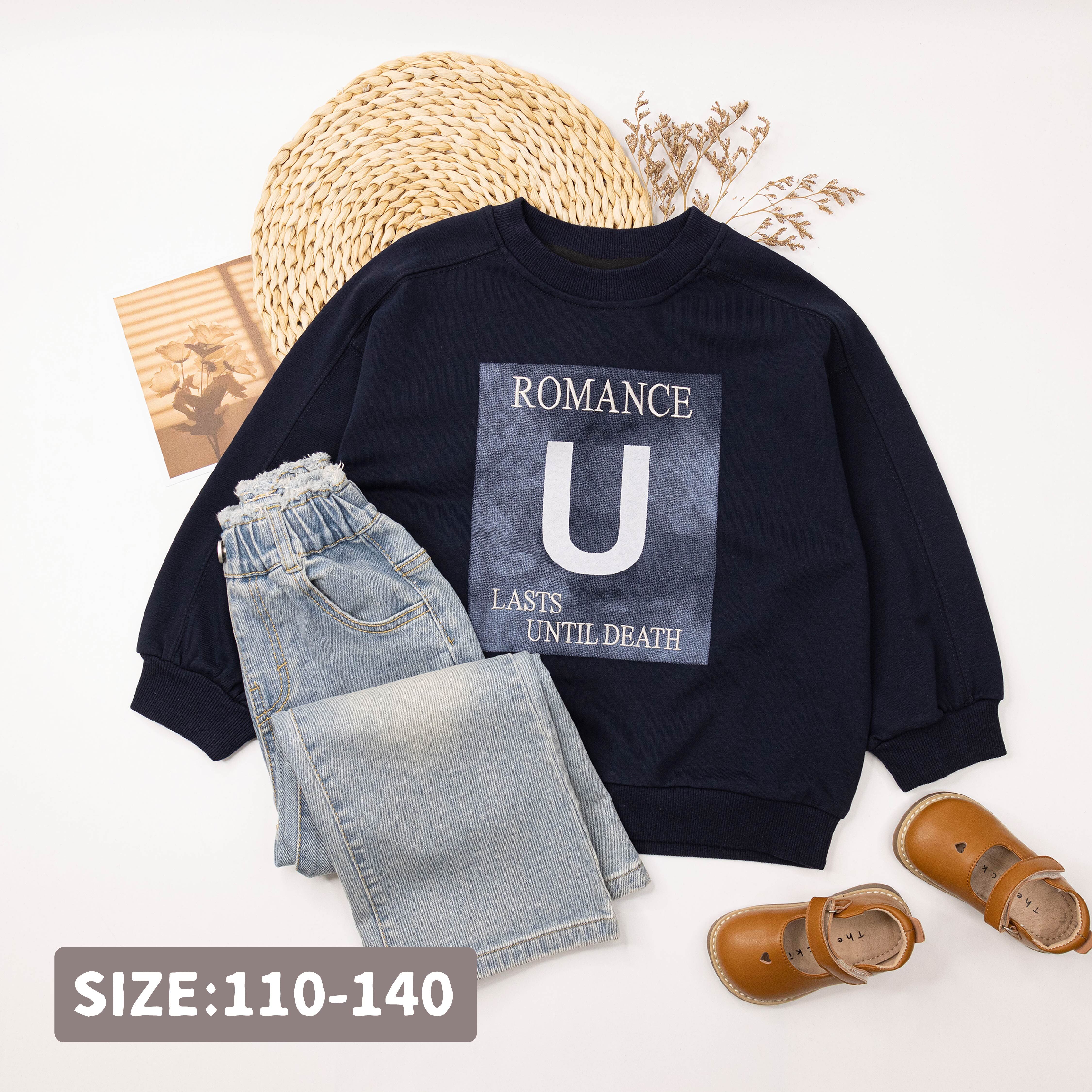 【H55384】藝術畫報字母電繡設計上衣