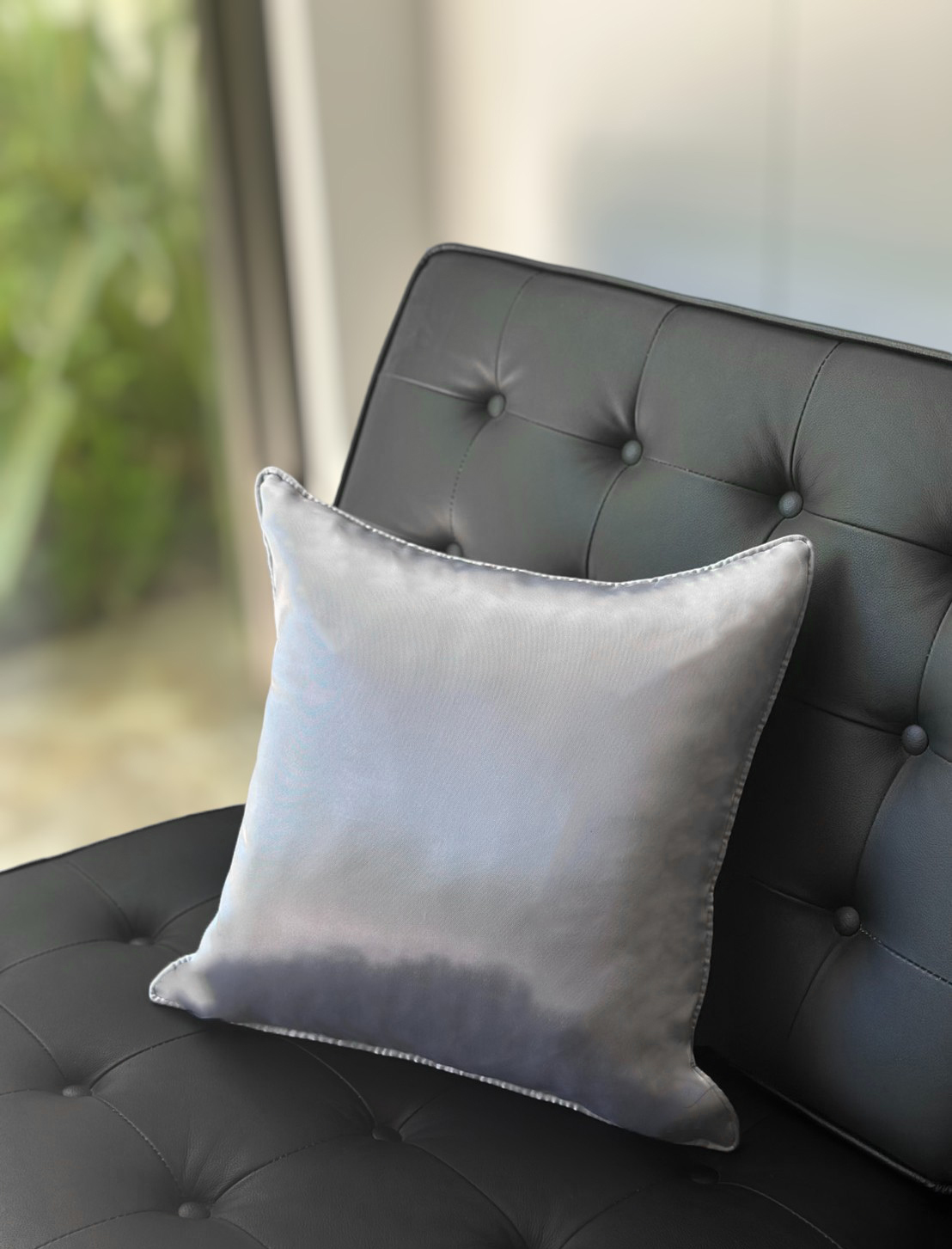 純色緞面淡銀抱枕