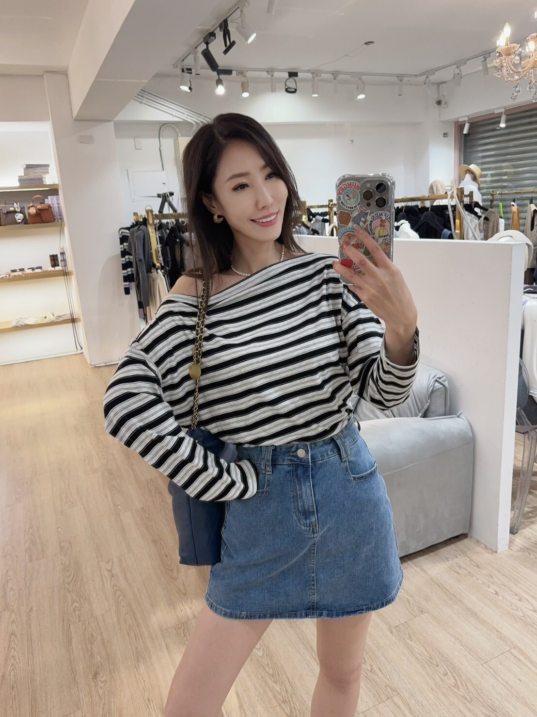 B09046-撞色條紋可拉肩薄款長袖棉質上衣