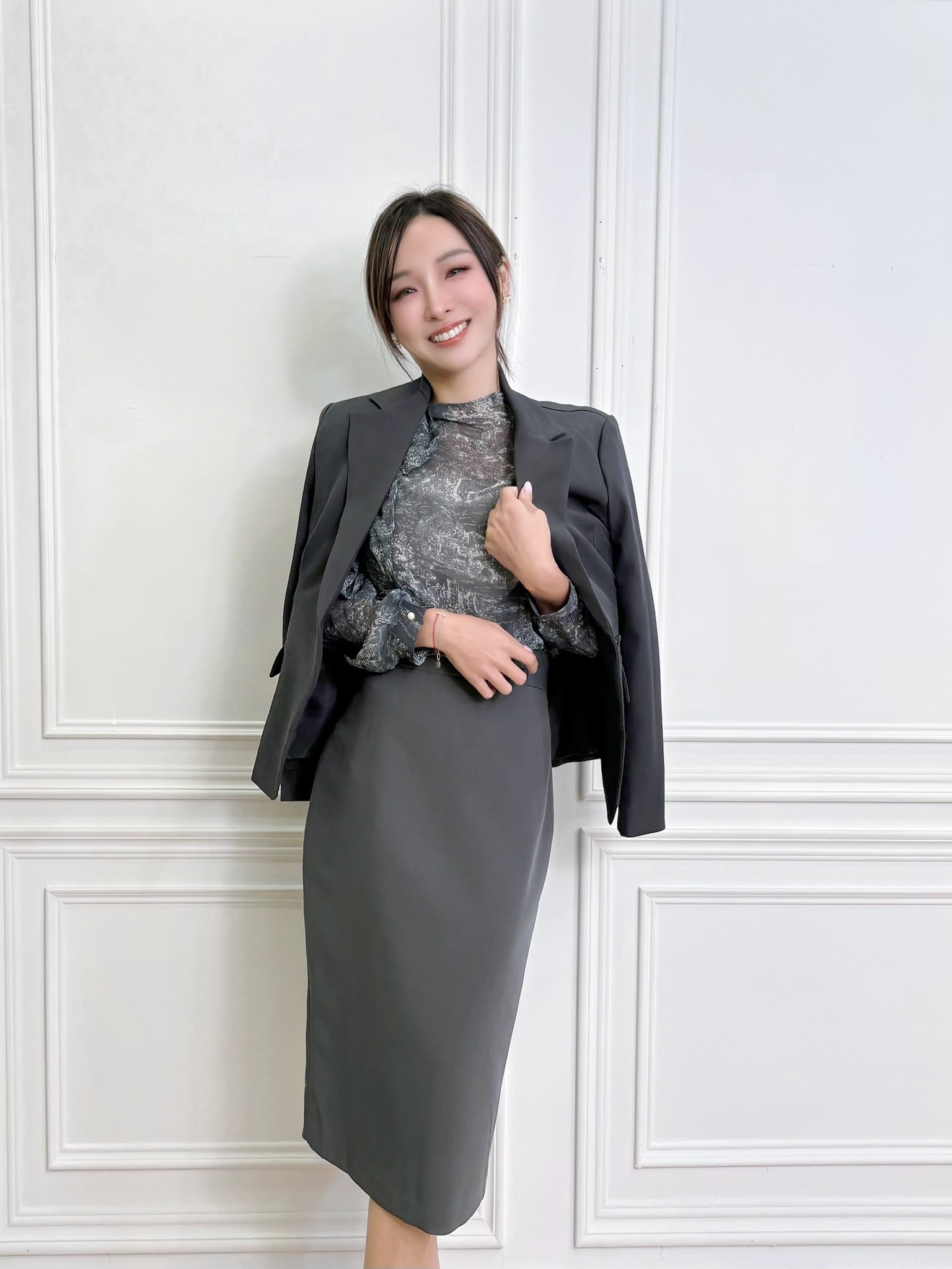 雲霧感微透側領巾上衣