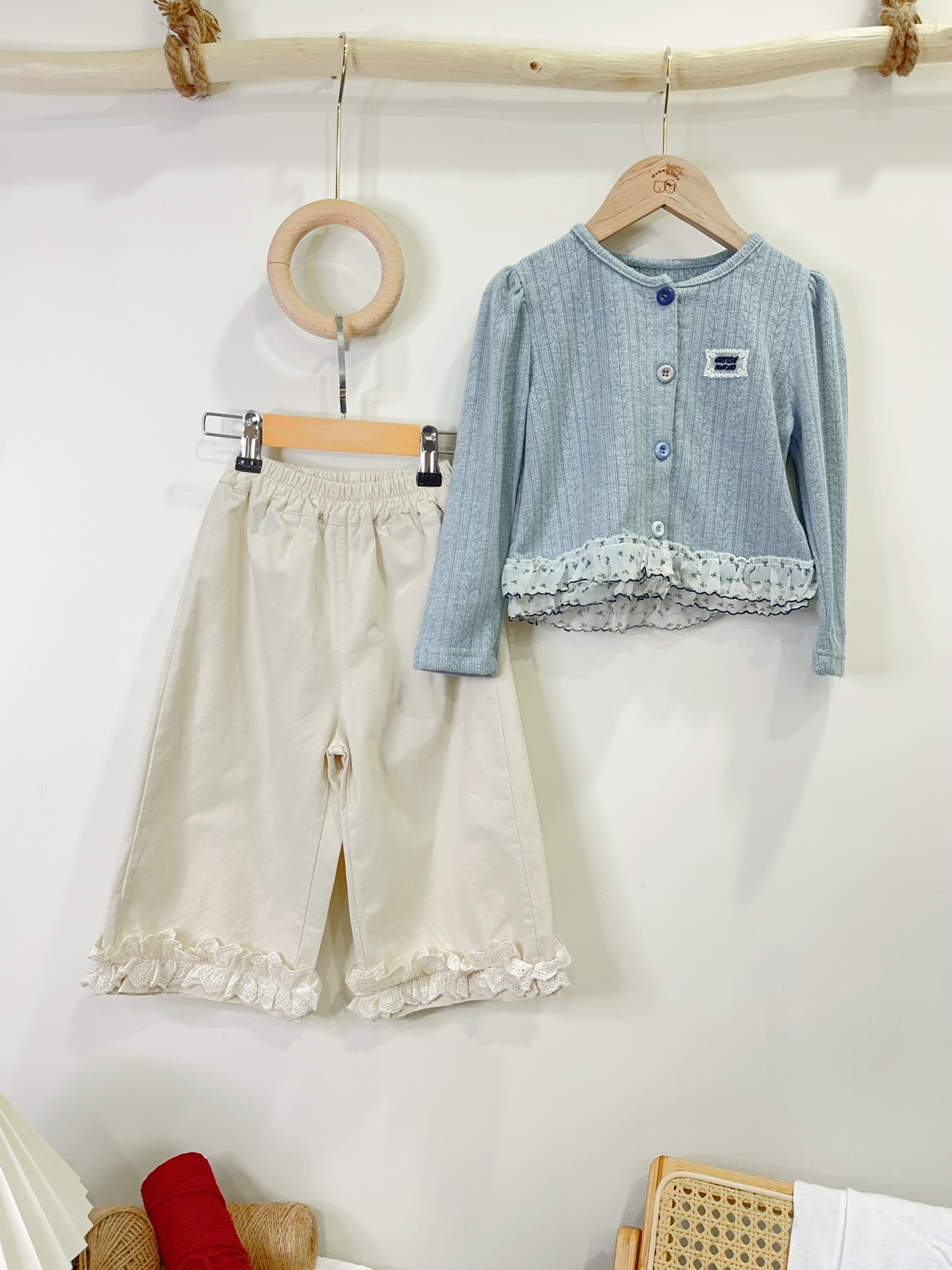 Q005燒花奶白長褲A25