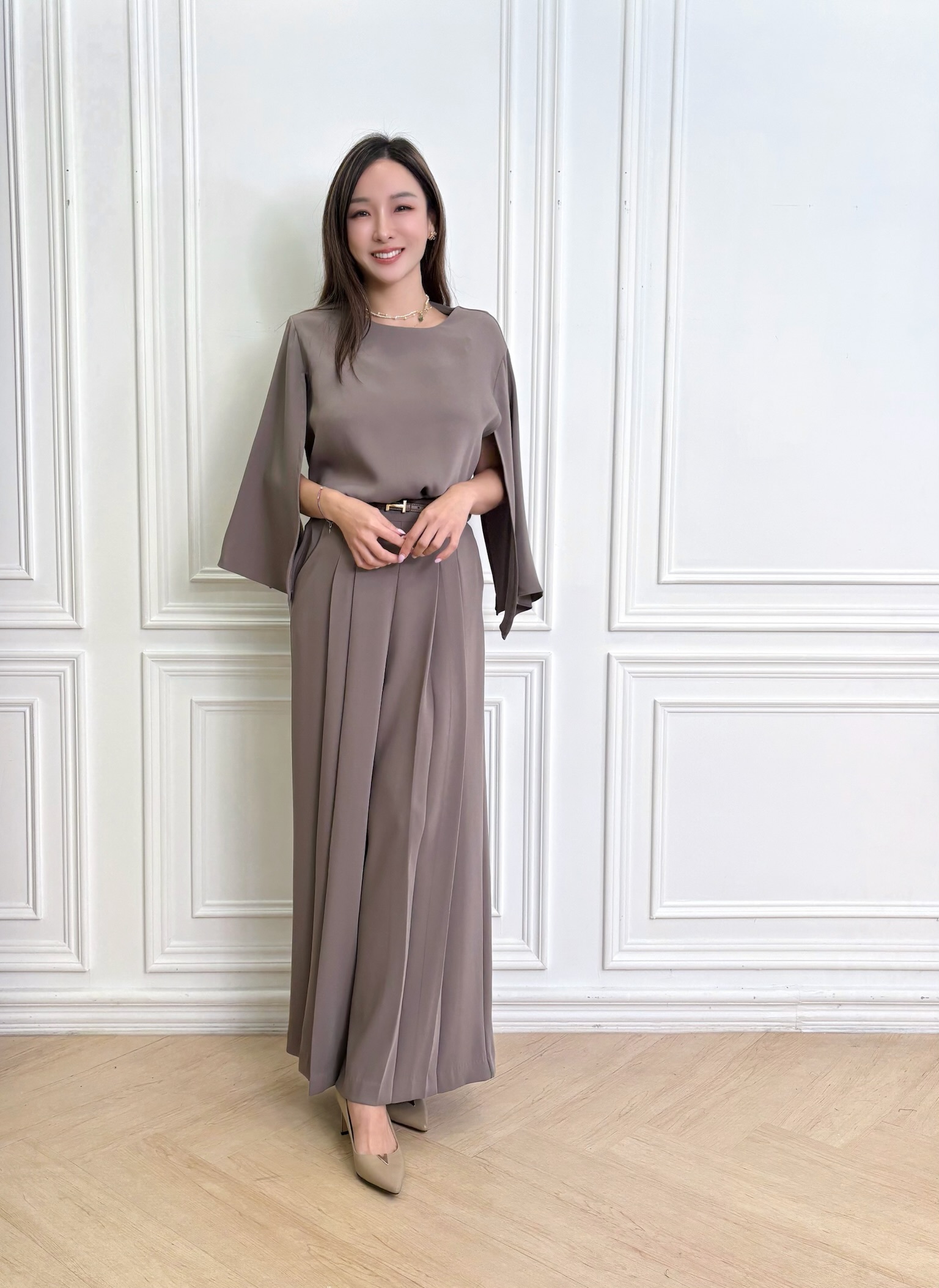 絲滑斗篷上衣+直筒褲套裝