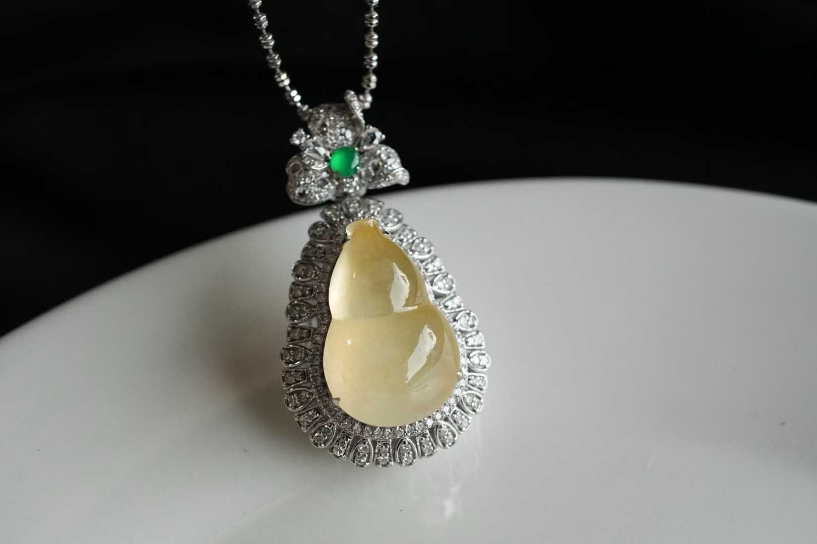 9984 翡翠高冰瑩黃翡葫蘆吊墜