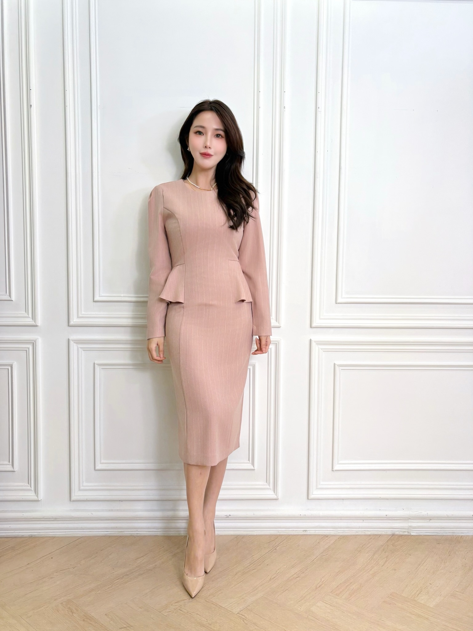 直線條腰間荷葉合身洋