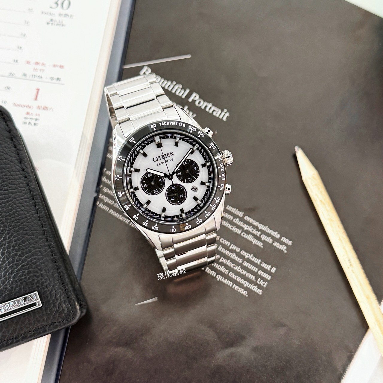 【CITIZEN 星辰】CHRONOGRAPH系列 黑白熊貓三眼計時腕錶CA4674-58A 43mm現代鐘錶