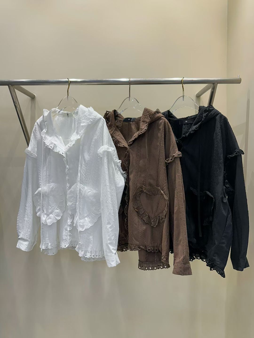 EM5003 甜美風愛心荷葉花邊上衣