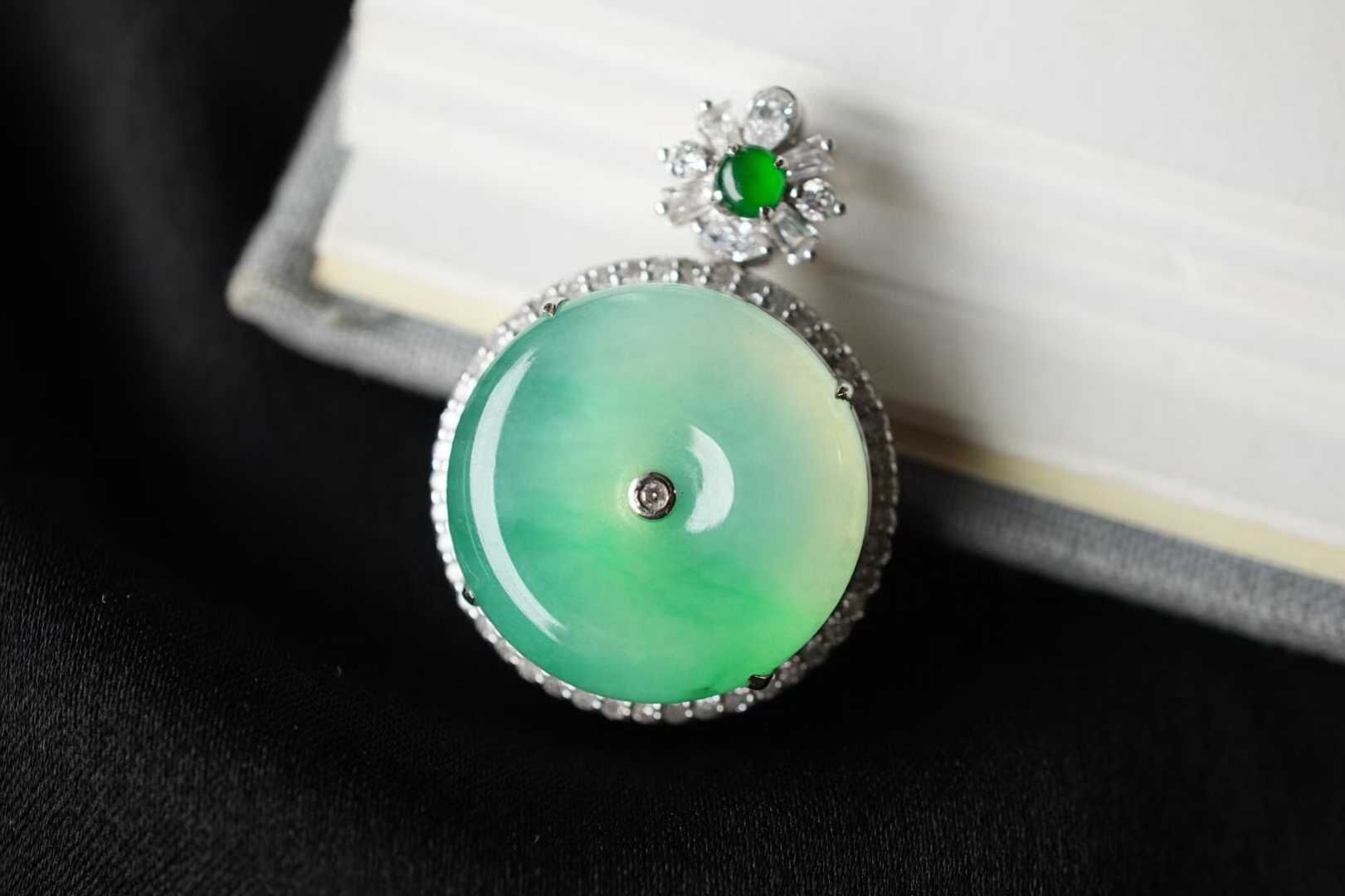 99810 翡翠冰甜陽綠平安扣吊墜 (15.2mm直徑)