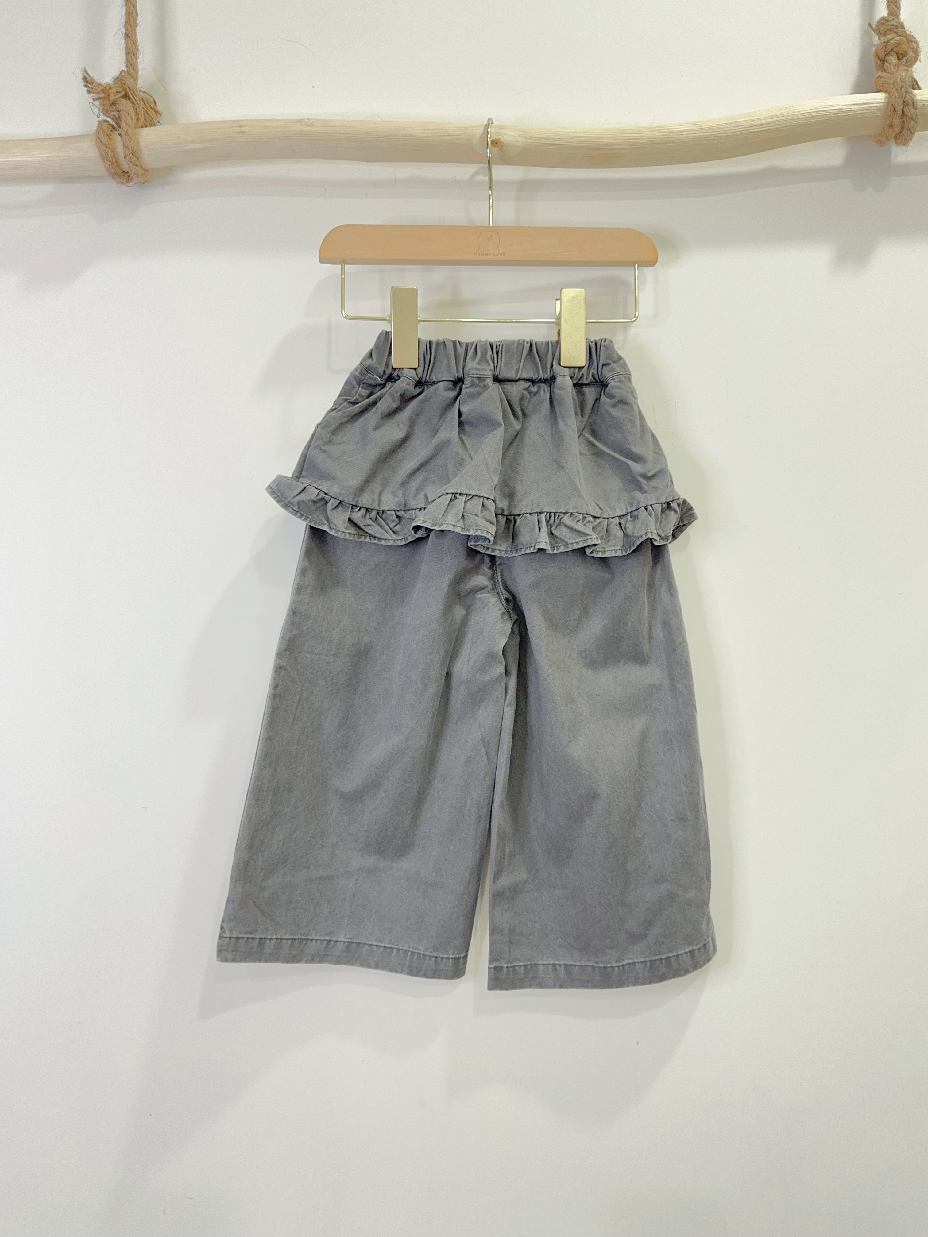 Q026荷葉邊灰褲裙c02