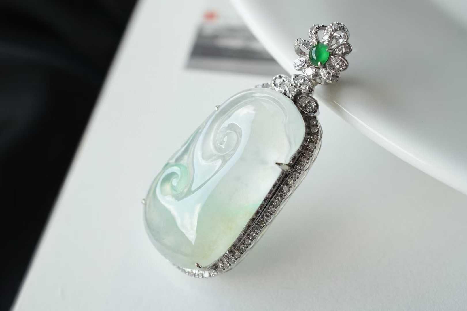 99812 翡翠木那雪花棉如意吊墜