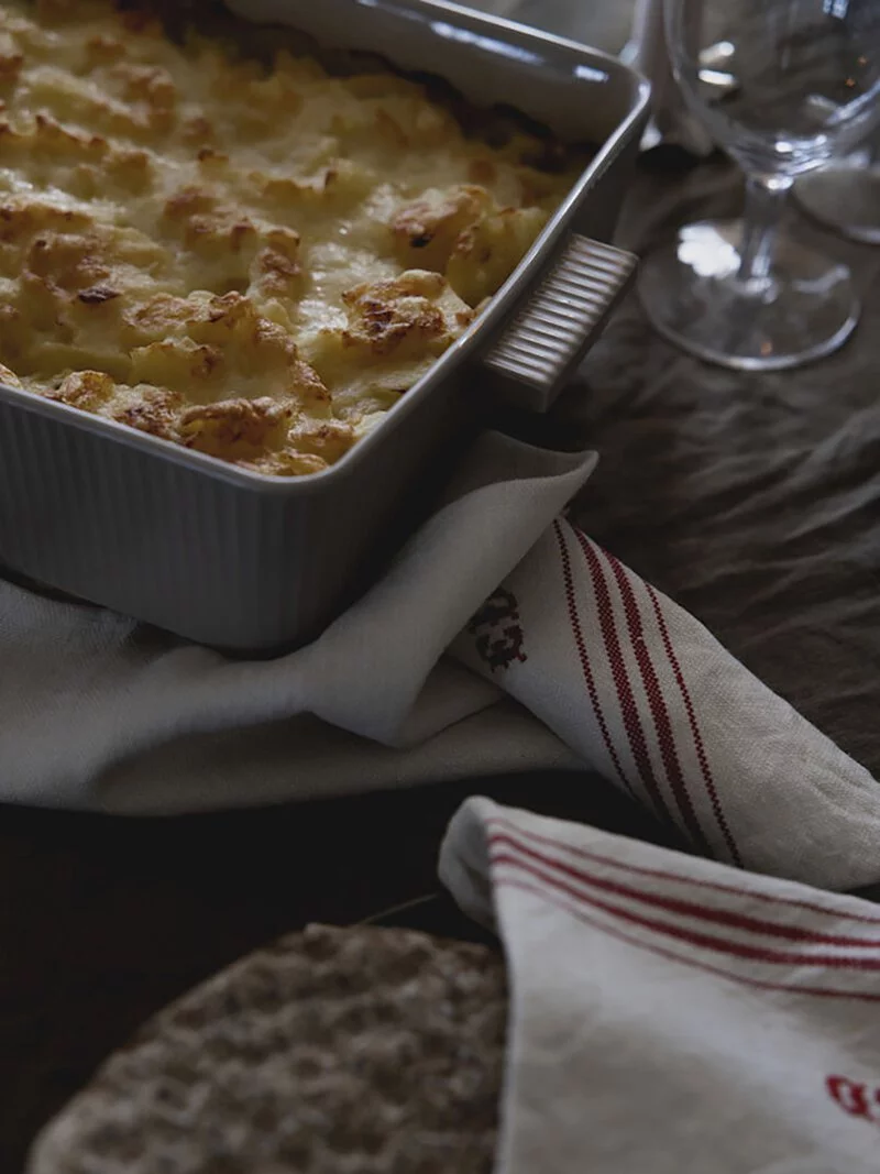 sagaform-Flora 烤盤,非常適合作義大利焗烤料理,優雅奶茶色,帶有經典直條紋