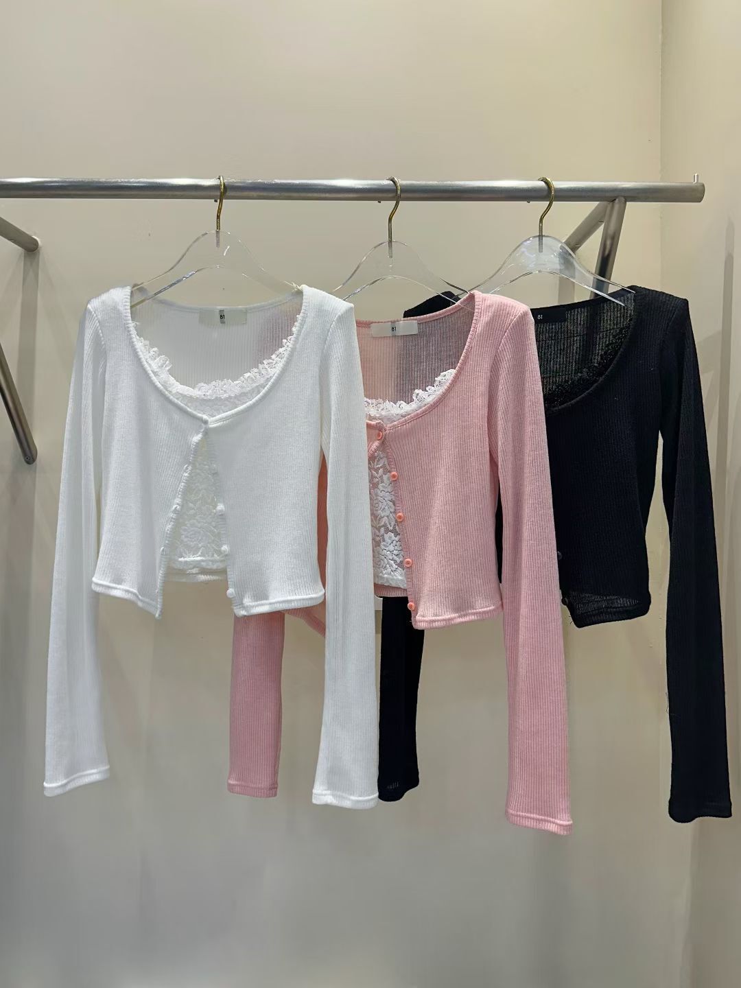 EM5010 假兩件內里蕾絲上衣