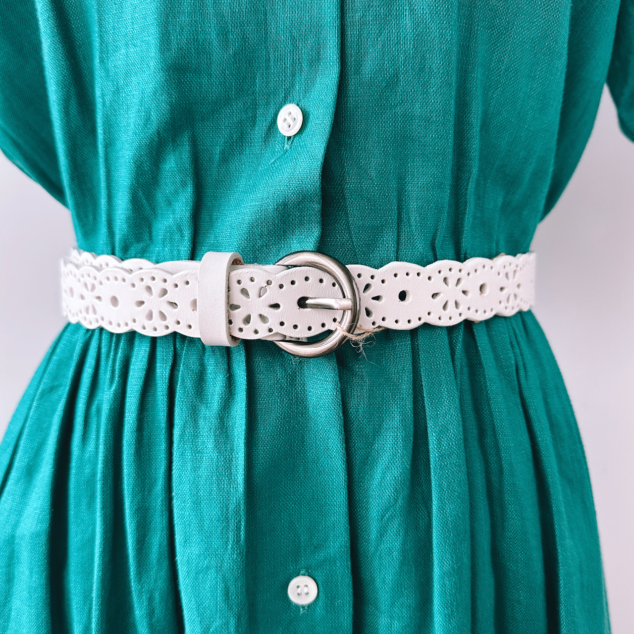 白色縷空碎花圖案腰帶