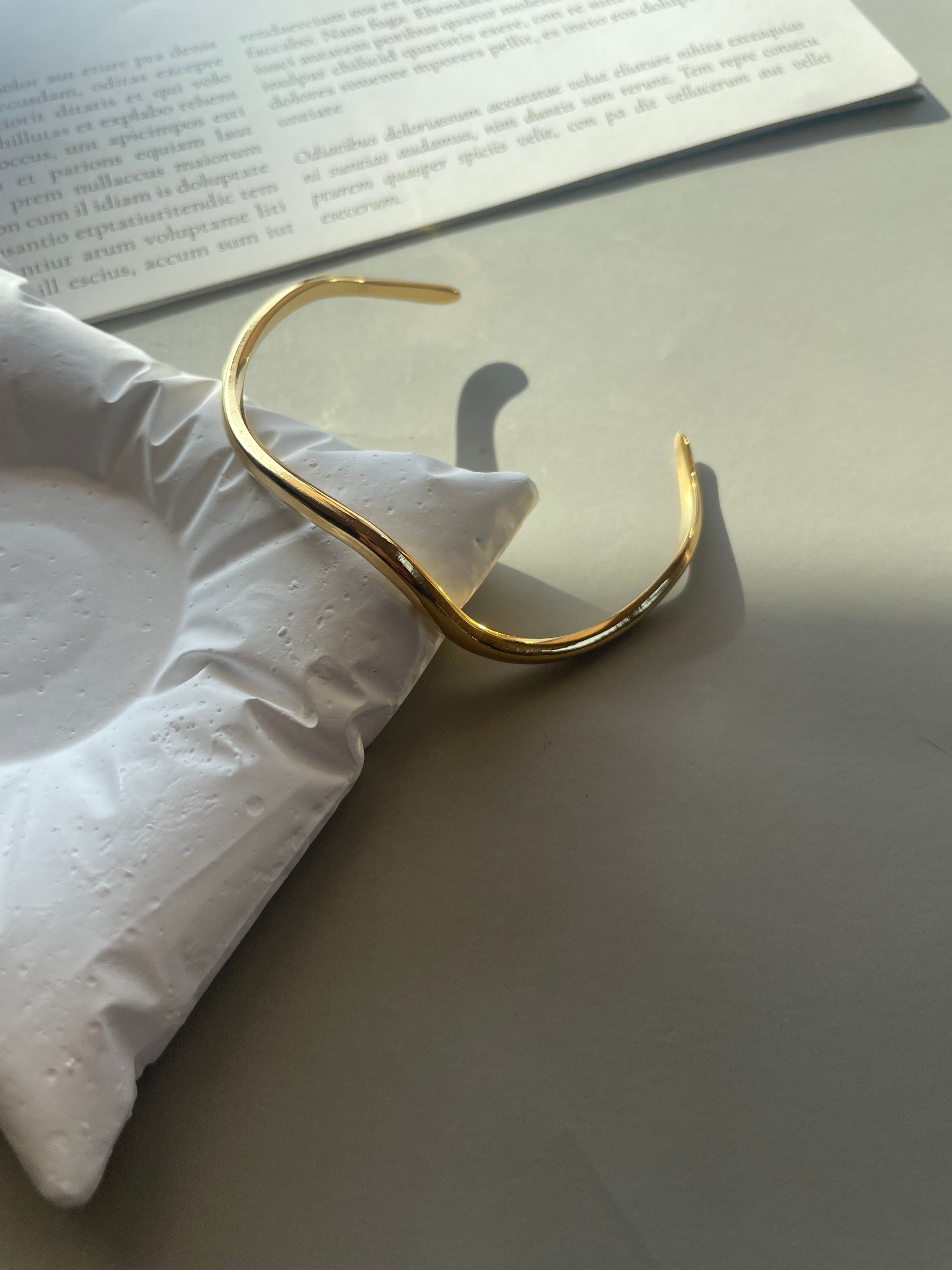 gold wave bangle