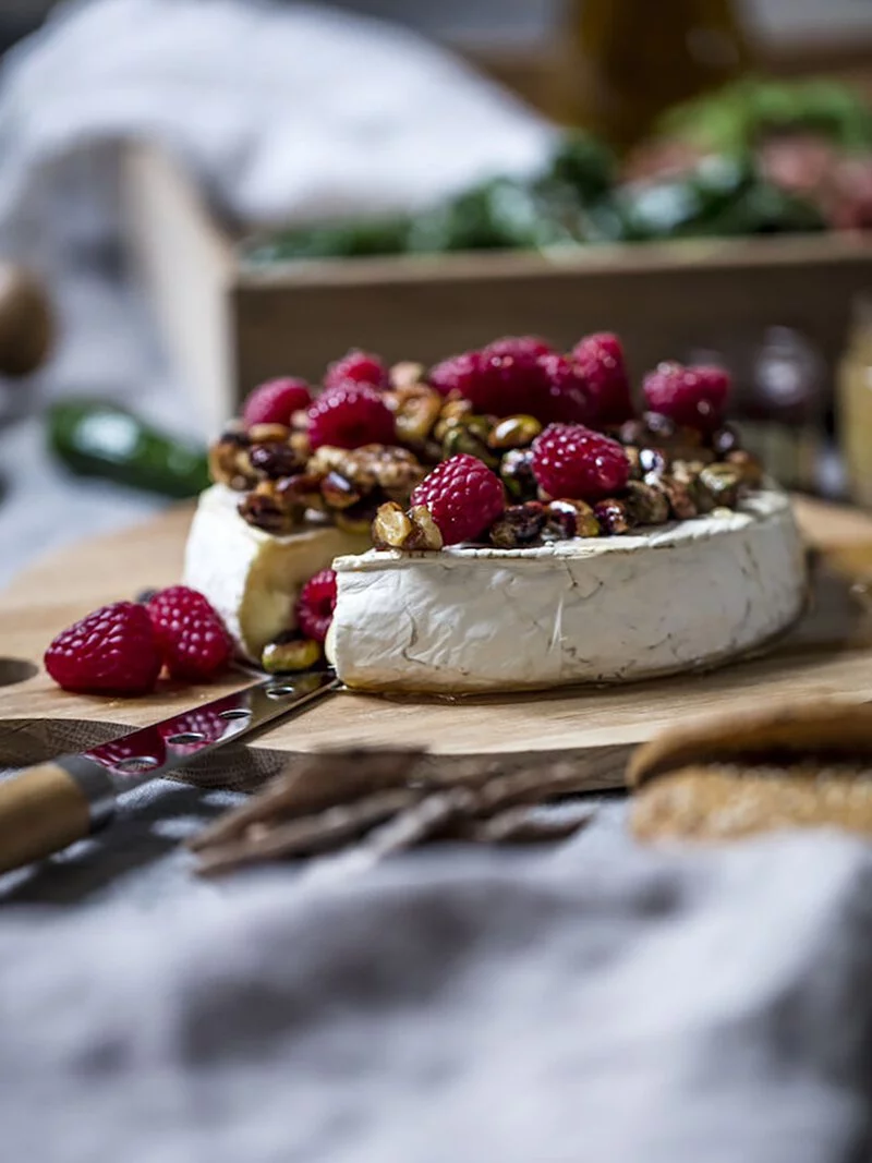 Sagaform-橡木手把起司刀,搭配莓果起司點心,讓心情輕鬆愉悅