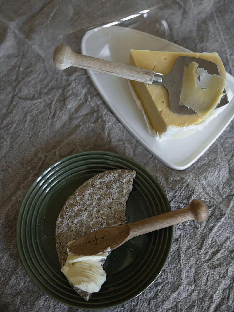 Sagaform-橡木手把起司刨刀,吸引人的外觀設計,完美的演譯北歐的設計特色。