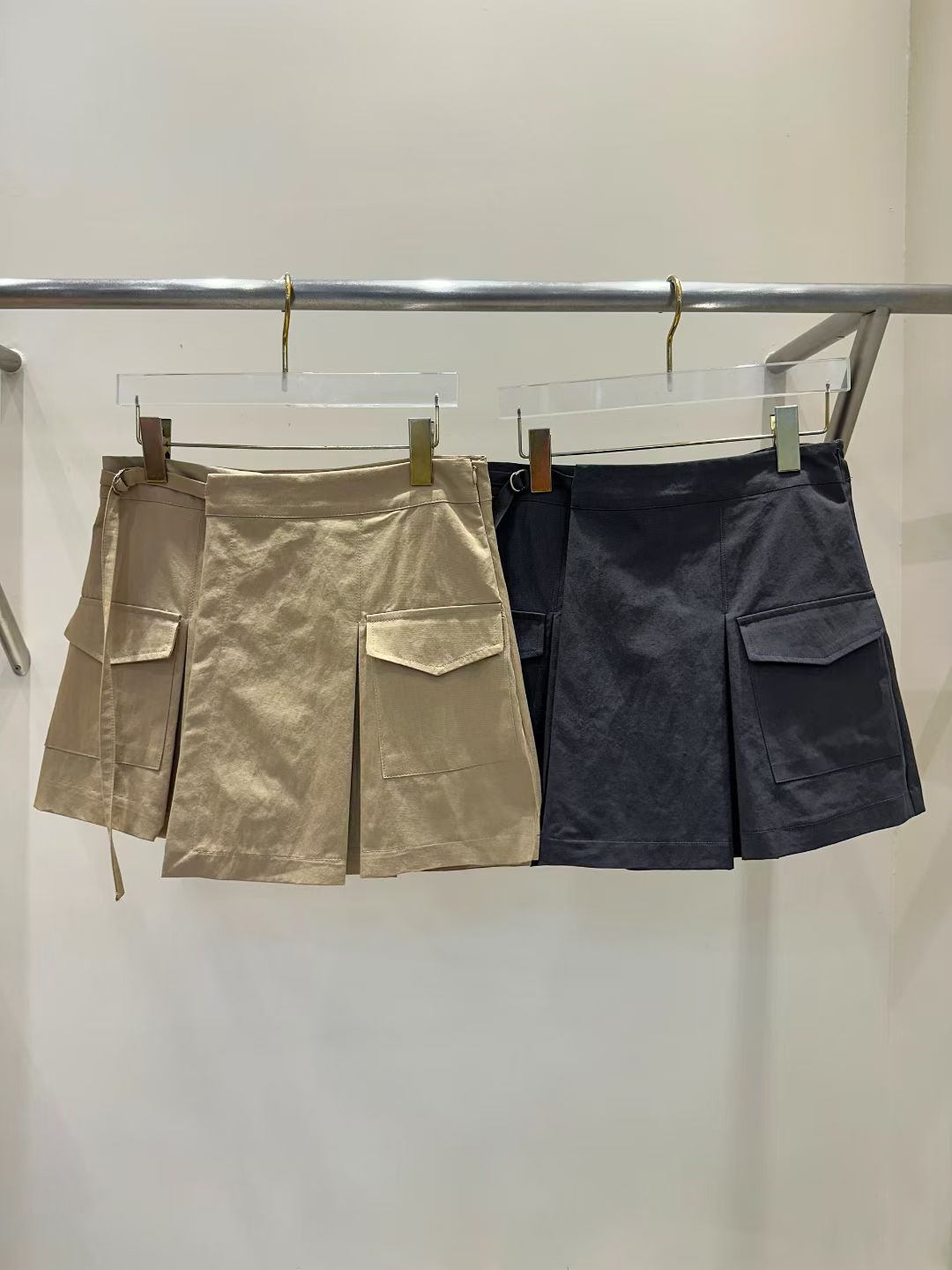 EM5015 口袋工裝壓接短裙(S/M)