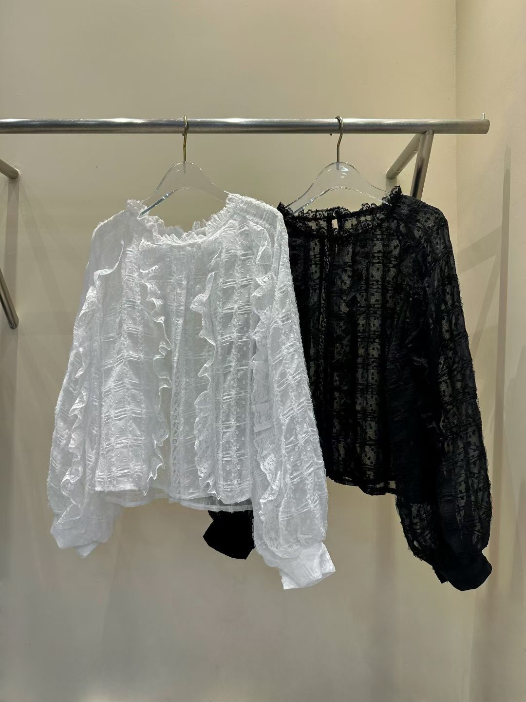 EM5024 全蕾絲花邊拼摺上衣