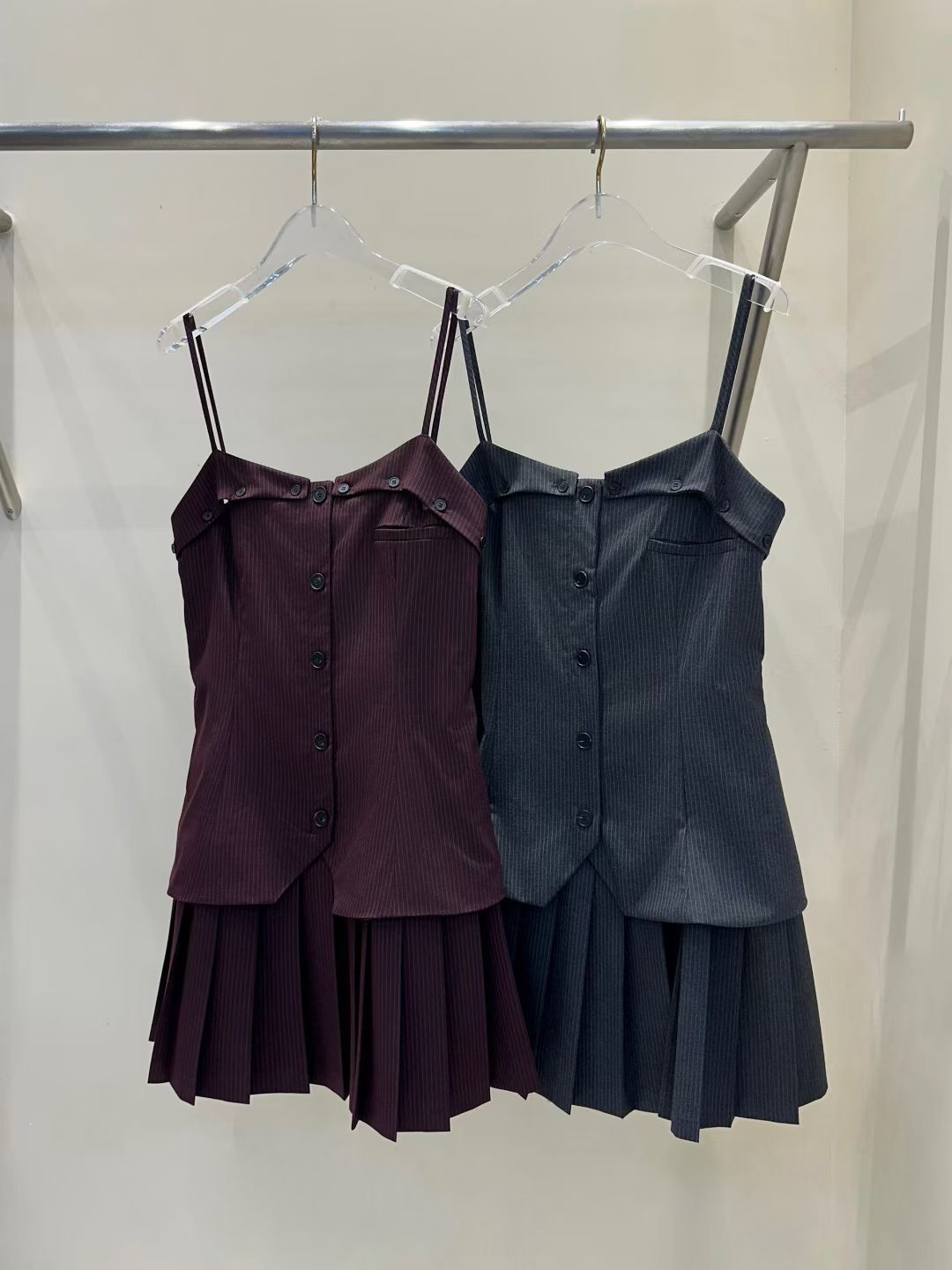 EM5030 幼條紋鈕扣吊帶百摺裙