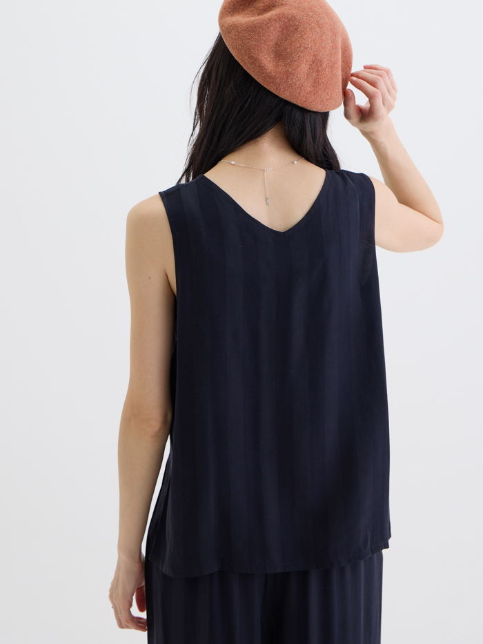 霧林條紋V領無袖上衣-石黑條