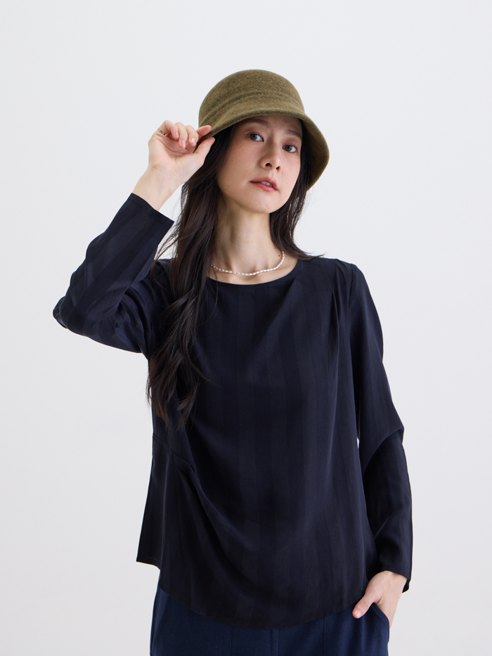 霧林條紋圓領長袖上衣-石黑條