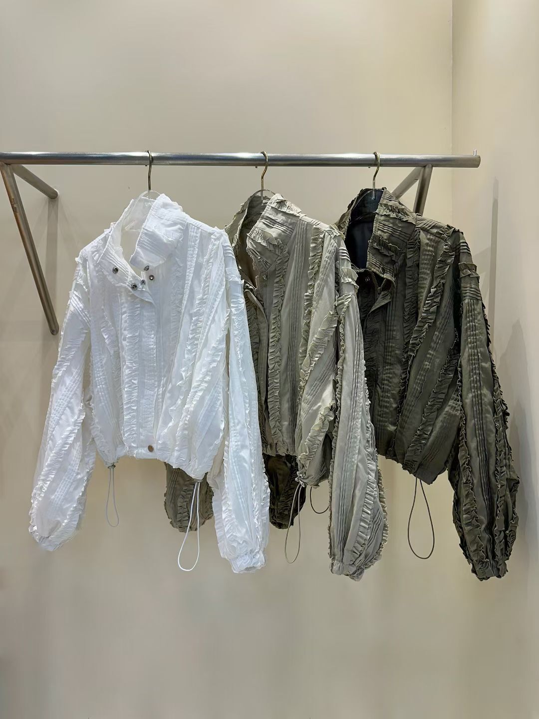 EM5036 高領花邊抽繩上衣