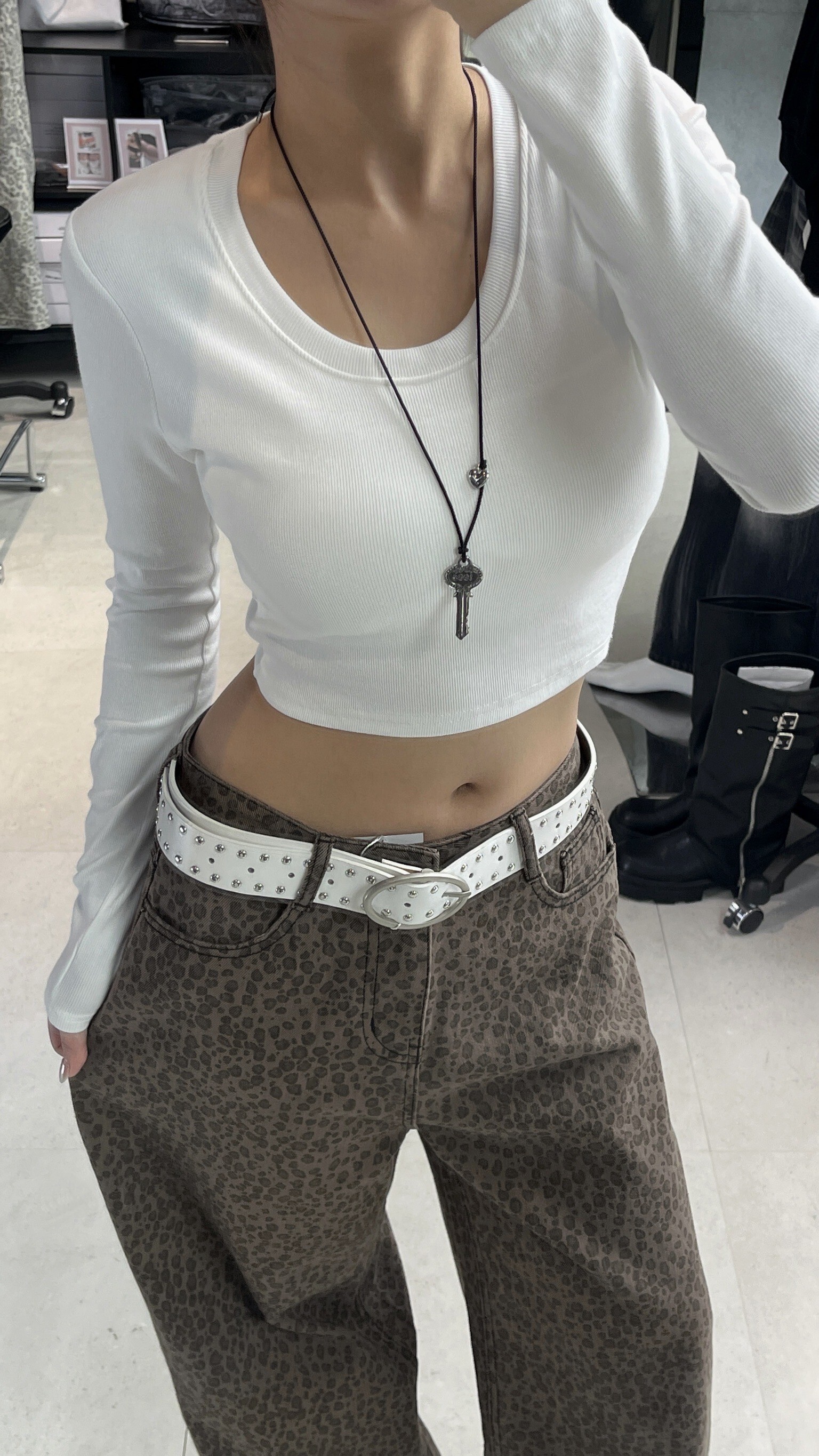 回購王柔彈貼身胸墊短版長tee