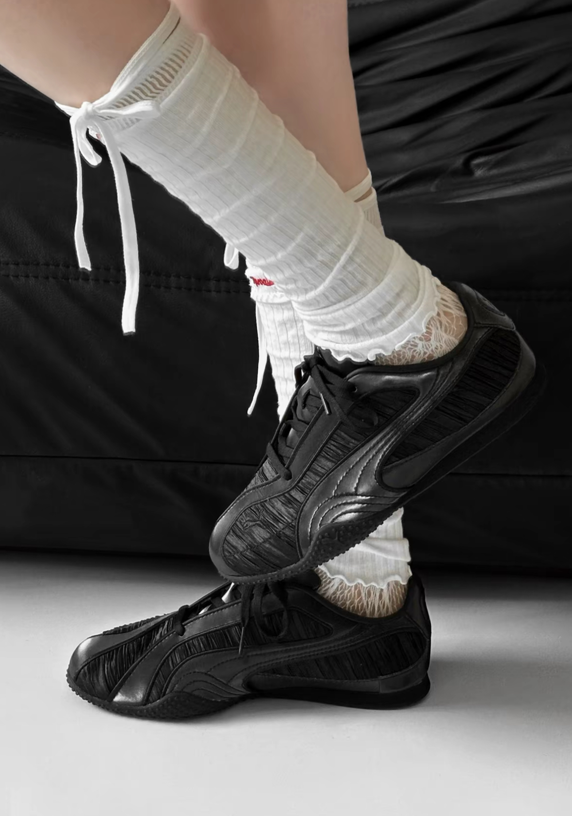 Puma Bella V2 Lustrous 碳黑色 皺摺緞面 薄底鞋 德訓鞋 406092-02/預購