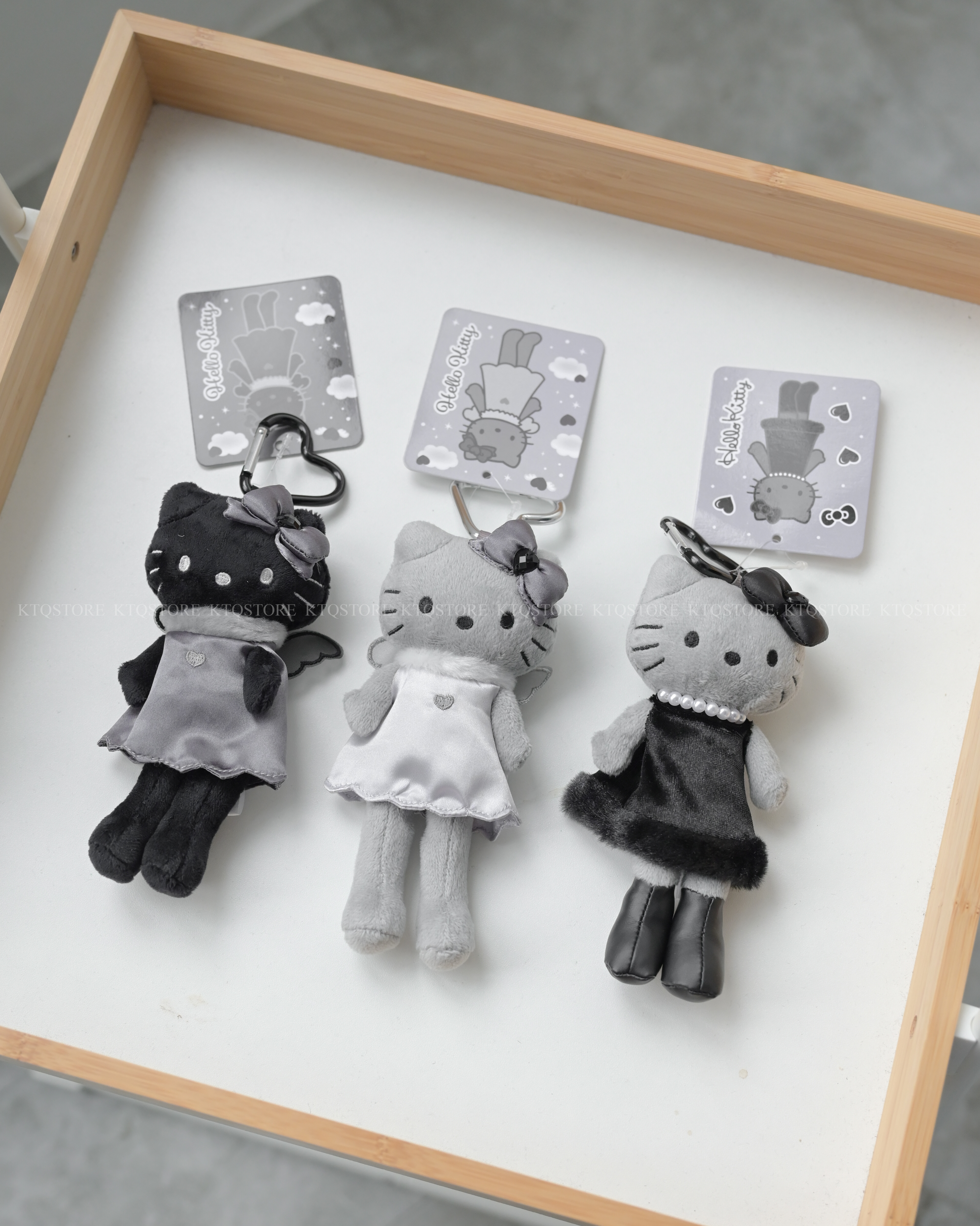 KTQ STORE ‧ 日本 Sanrio 三麗鷗 Black Angel 天使 黑白長腿Kitty 愛心扣 吊飾 娃娃