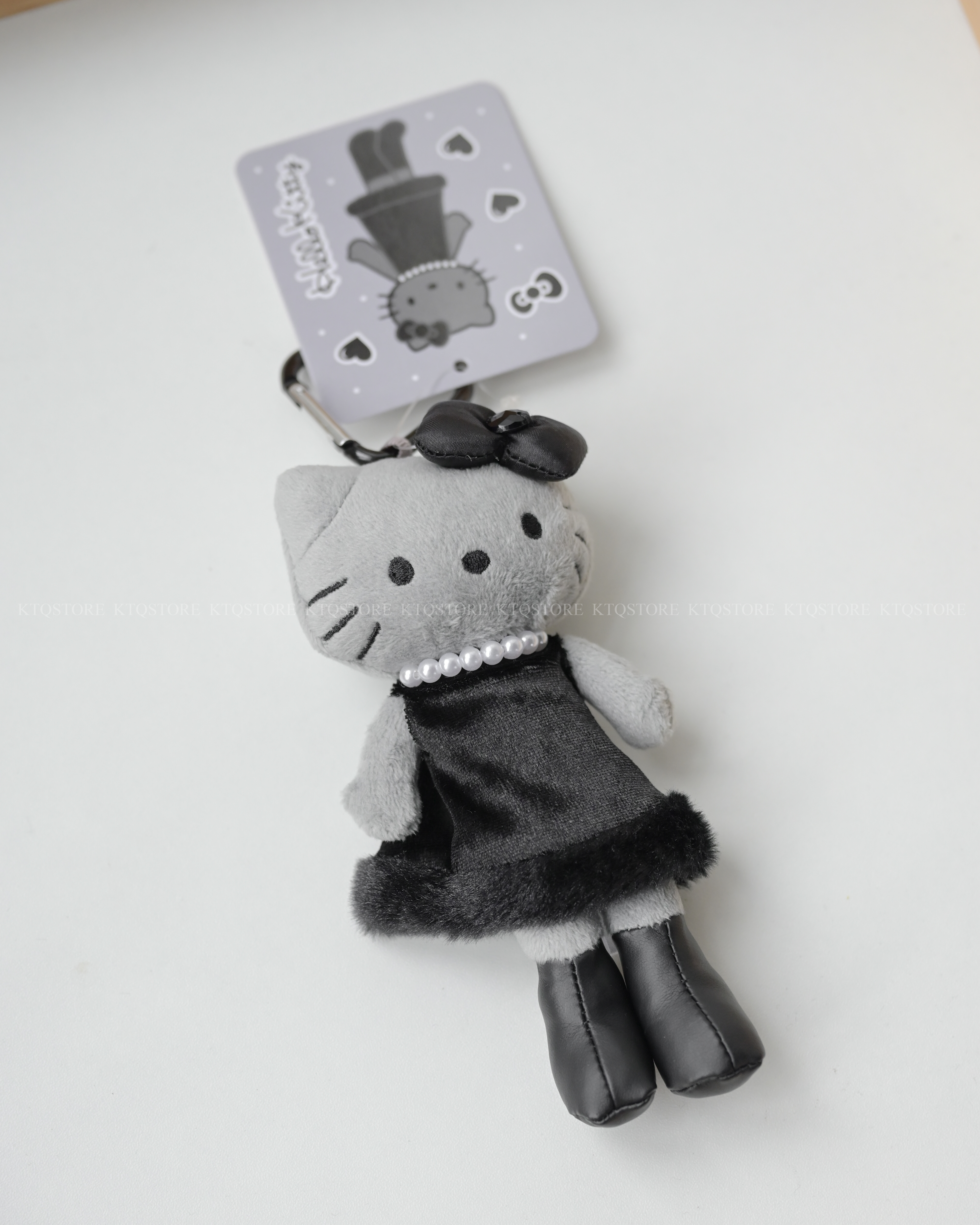 KTQ STORE ‧ 日本 Sanrio 三麗鷗 Black Angel 天使 黑白長腿Kitty 愛心扣 吊飾 娃娃