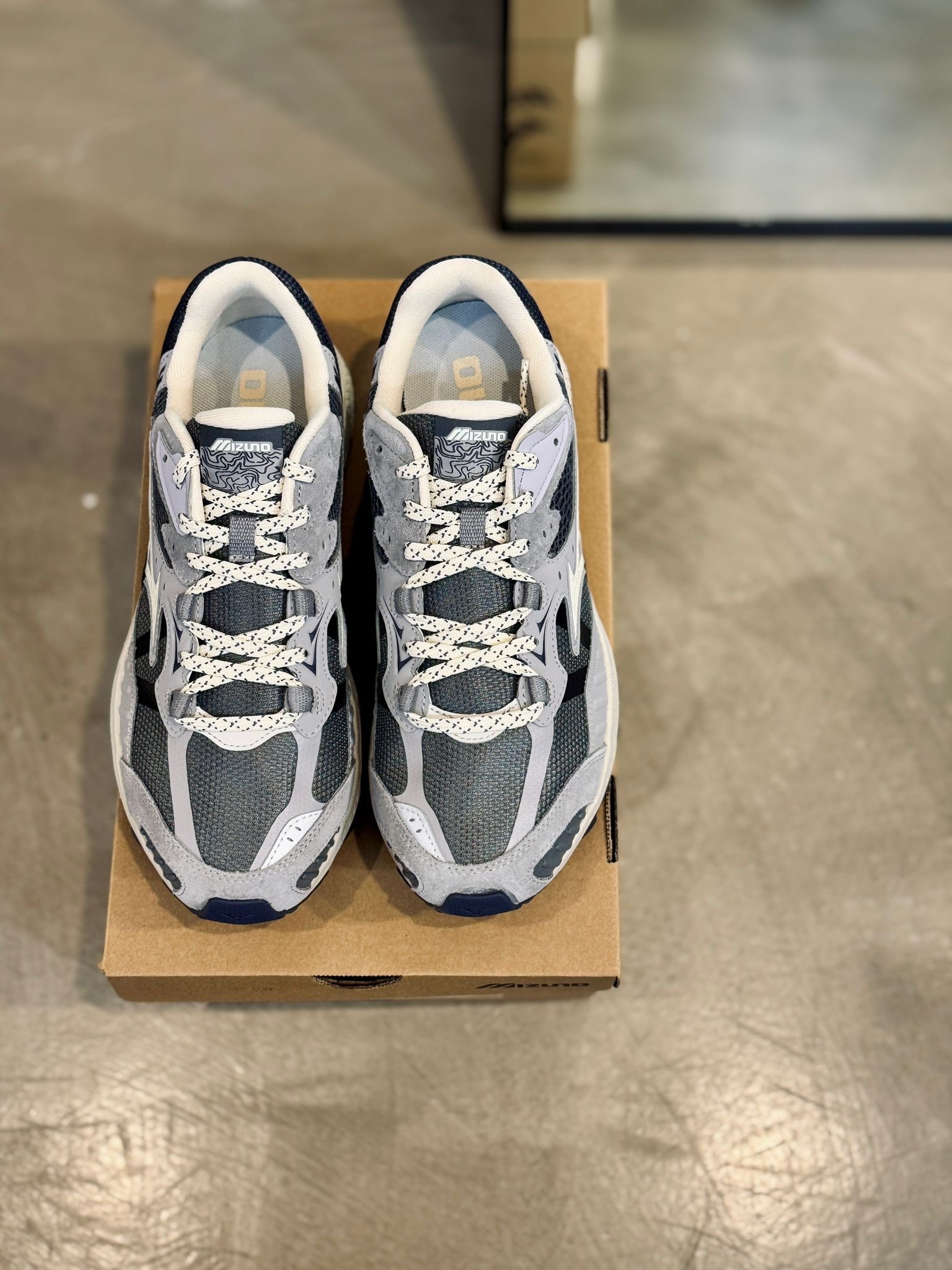 [預訂] Mizuno Racer Adv Smoke Grey D1GH241211