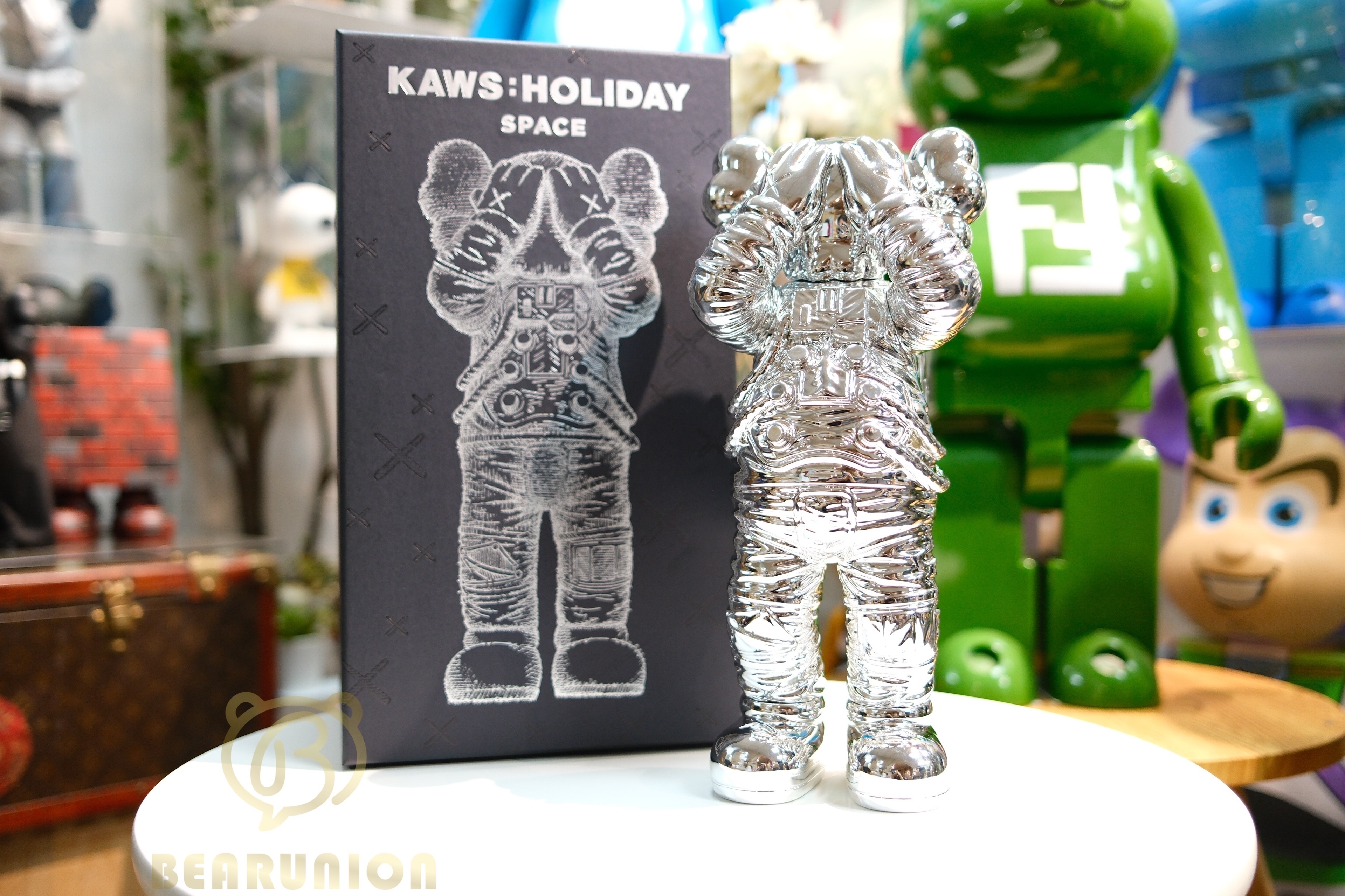 🥇現貨🥇KAWS Holiday Space Figure Sliver