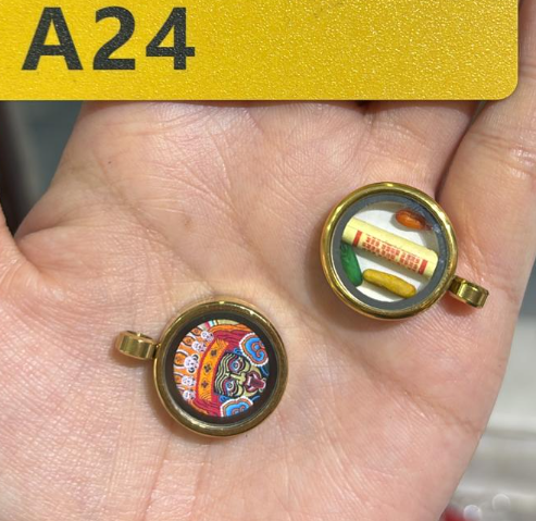 250925 - A24  扎基拉姆女財神圓形唐卡吊咀