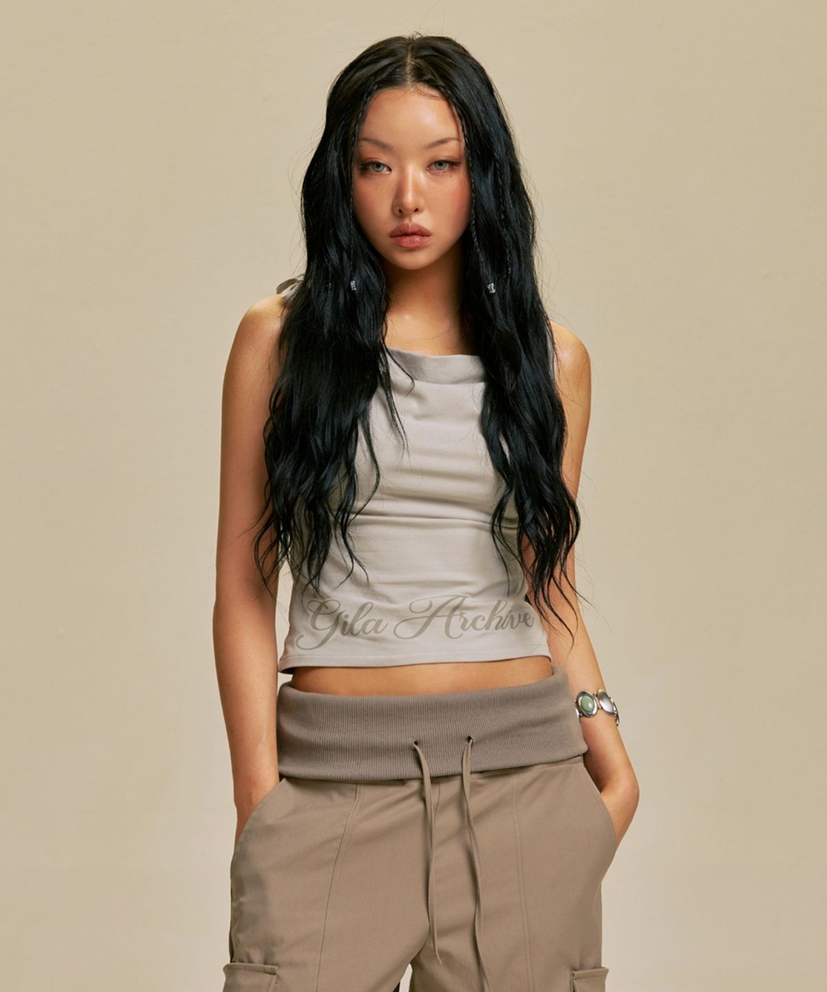 【代購】GILAARCHIVE SCRIPT LOGO SHIRRING SLEEVELESS 手寫 字樣 皺褶 無袖 背心