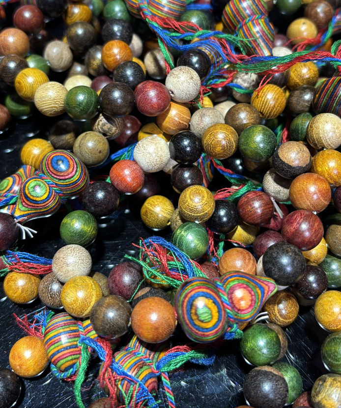 250925 - A39 11-12mm多寶木頭彩虹桉樹葫蘆雕刻手串