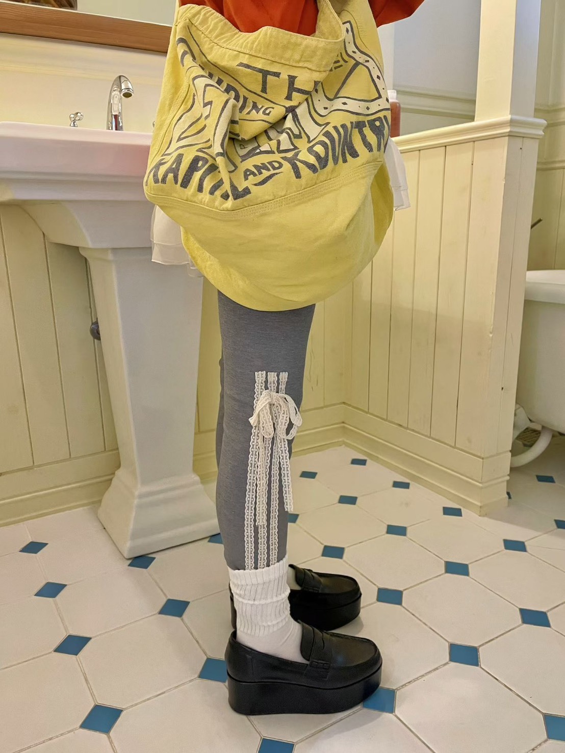 直條側蕾絲綁結內搭褲