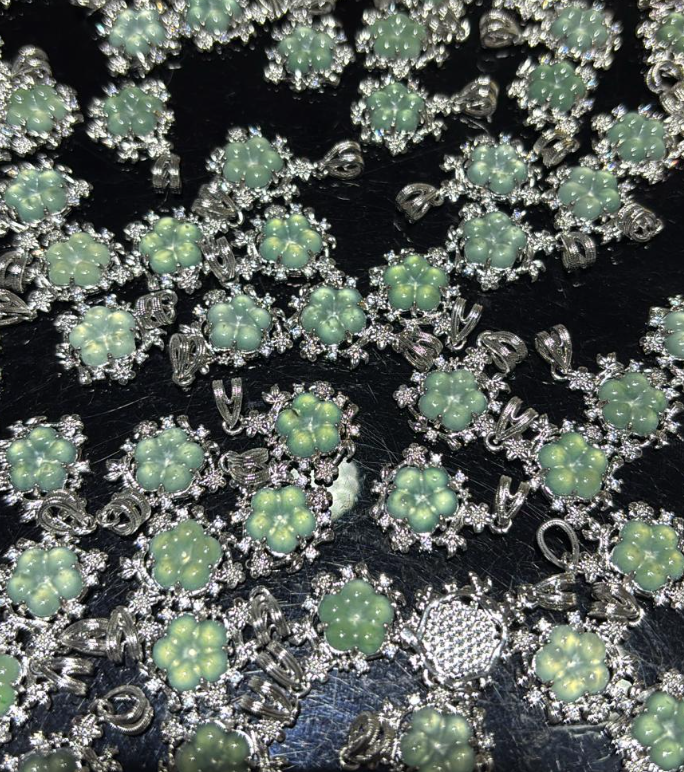 250925 - A49 A貨翡翠且末藍富貴花銀色吊咀1粒