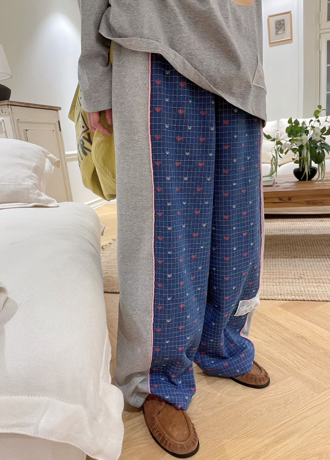 灰拚藍愛心休閒褲