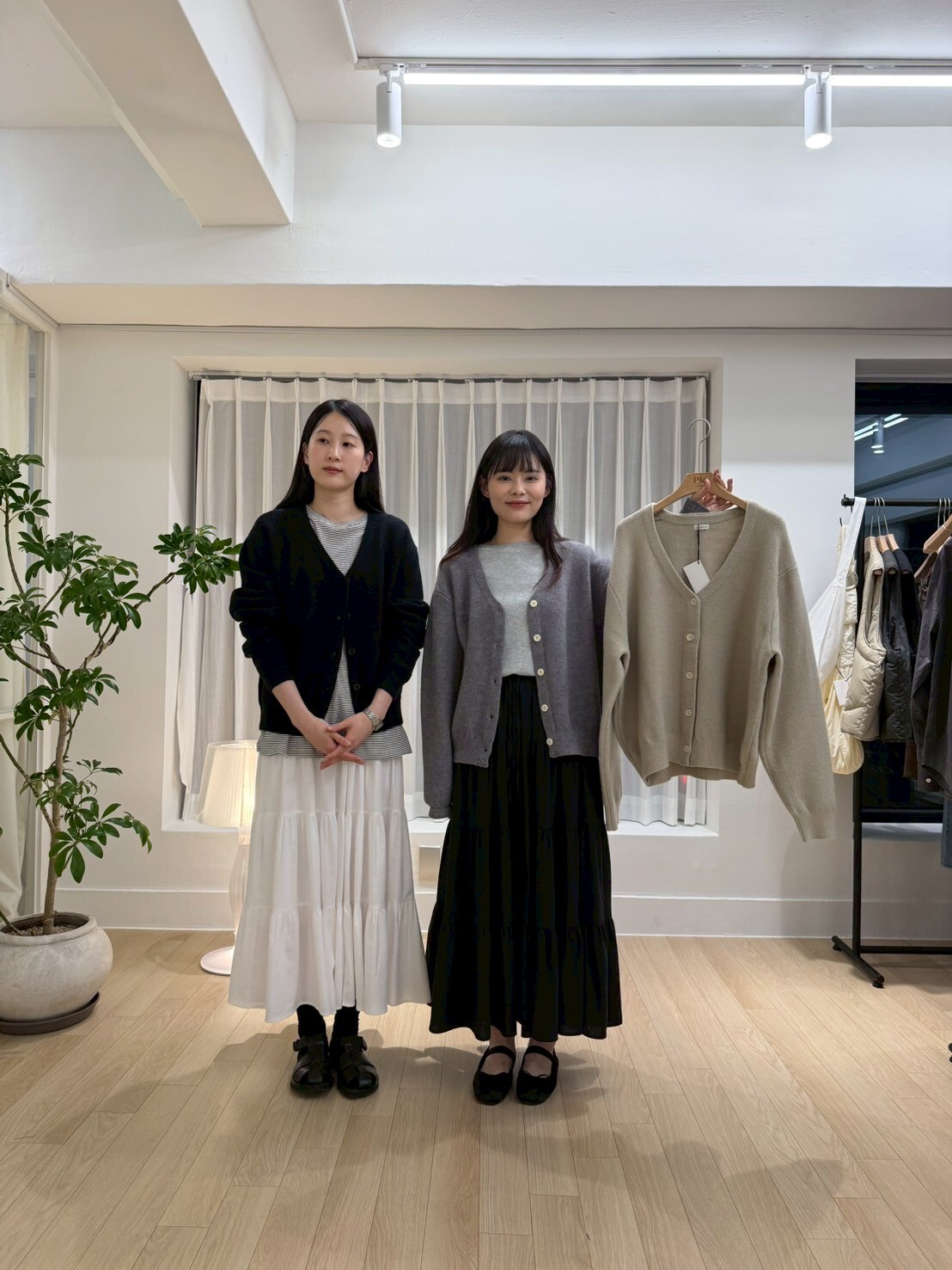 PE5015 V領開胸暗紋冷衫