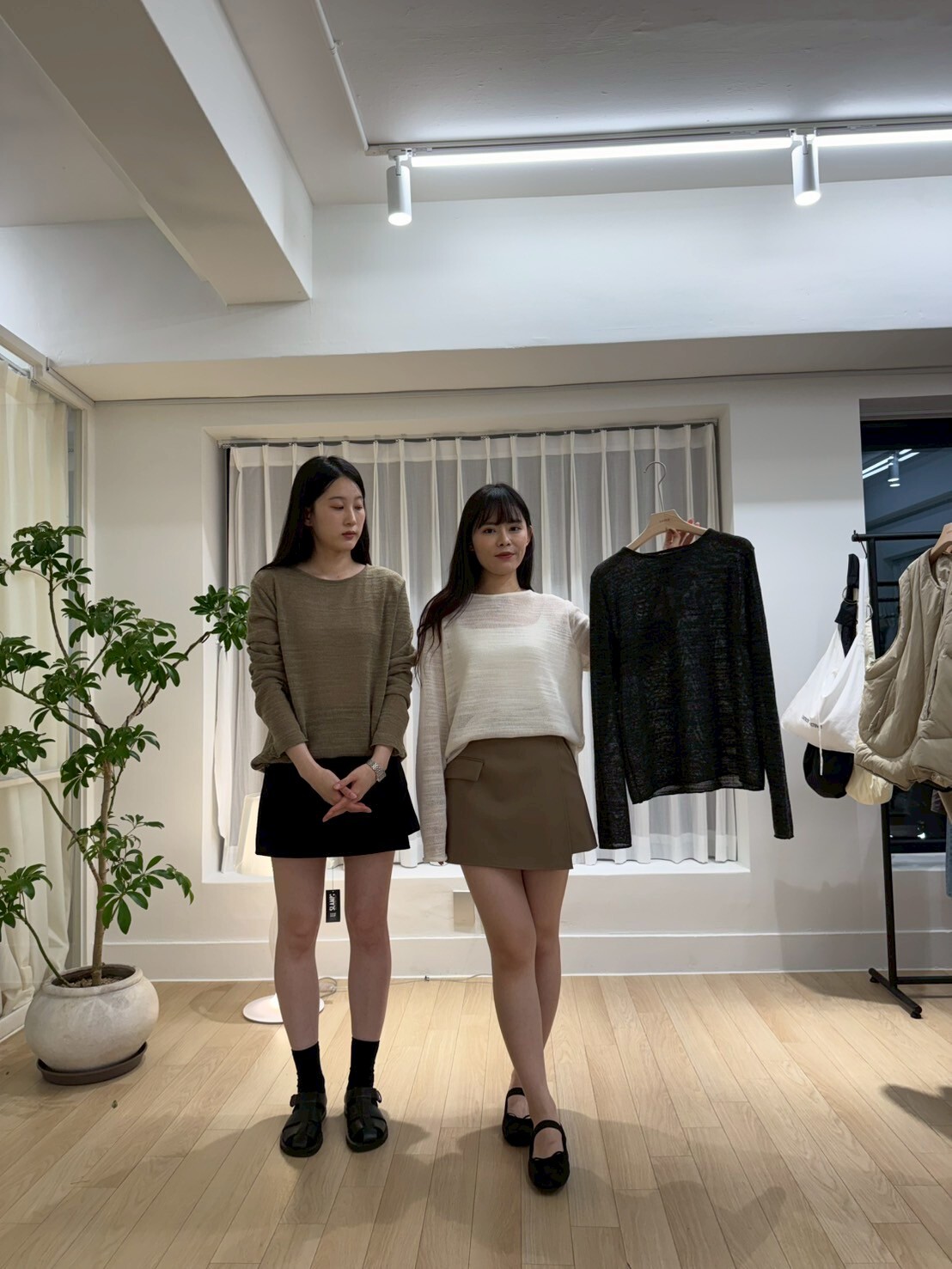 PE5010 透膚暗紋長袖上衣