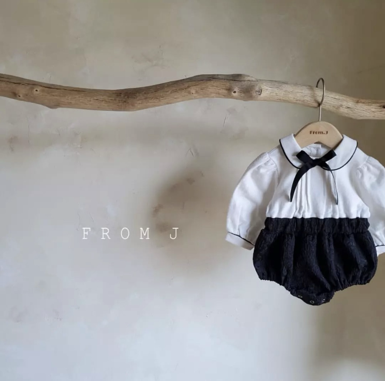 From J Fleece Pintuck Suit Ribbon Set