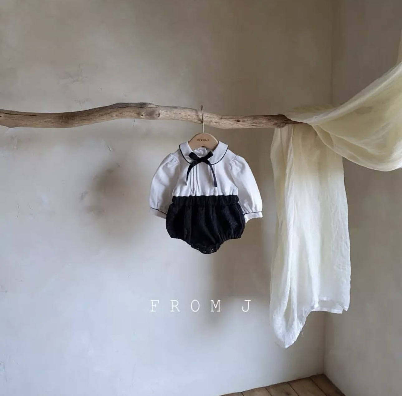 From J Fleece Pintuck Suit Ribbon Set