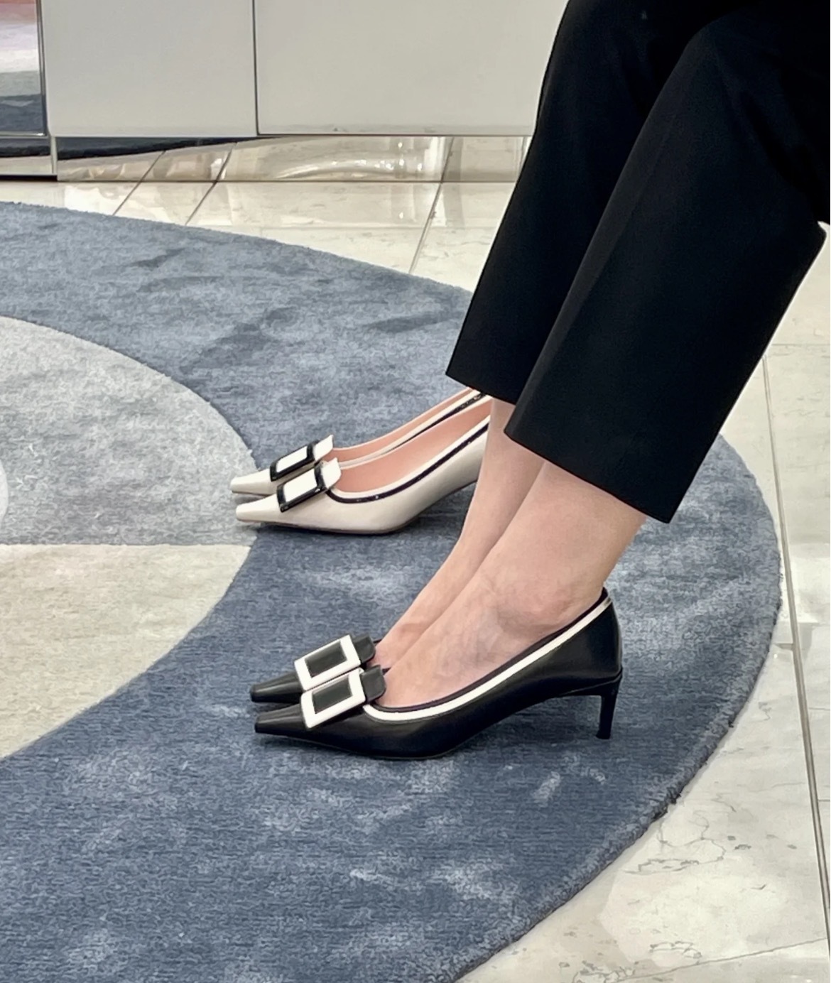 Roger Vivier RV pumps heels contrast black and white