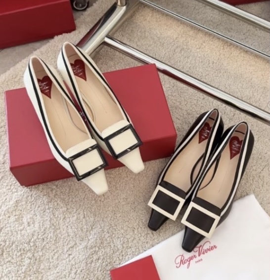 Roger Vivier RV pumps heels contrast black and white