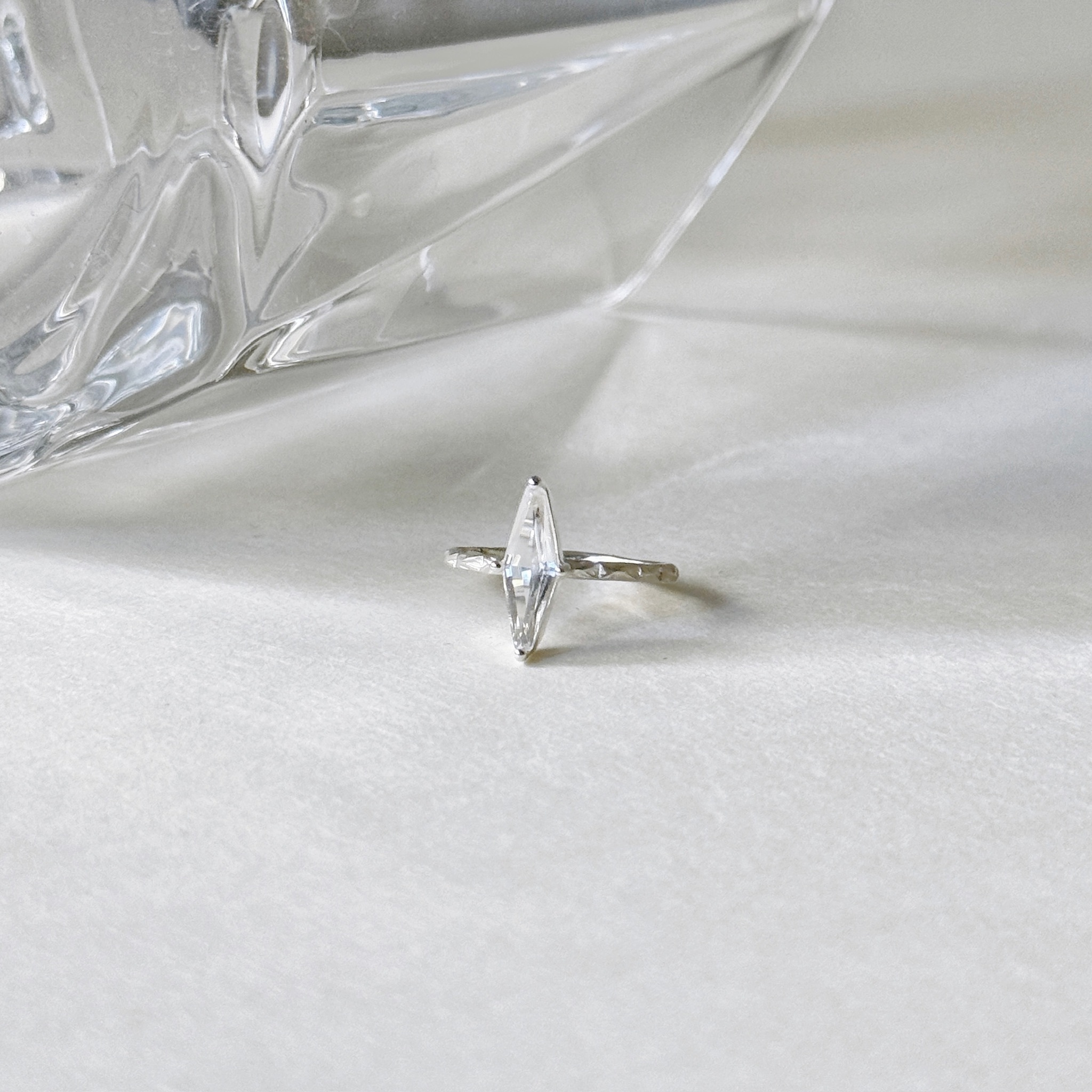 Narrow菱形白水晶戒指